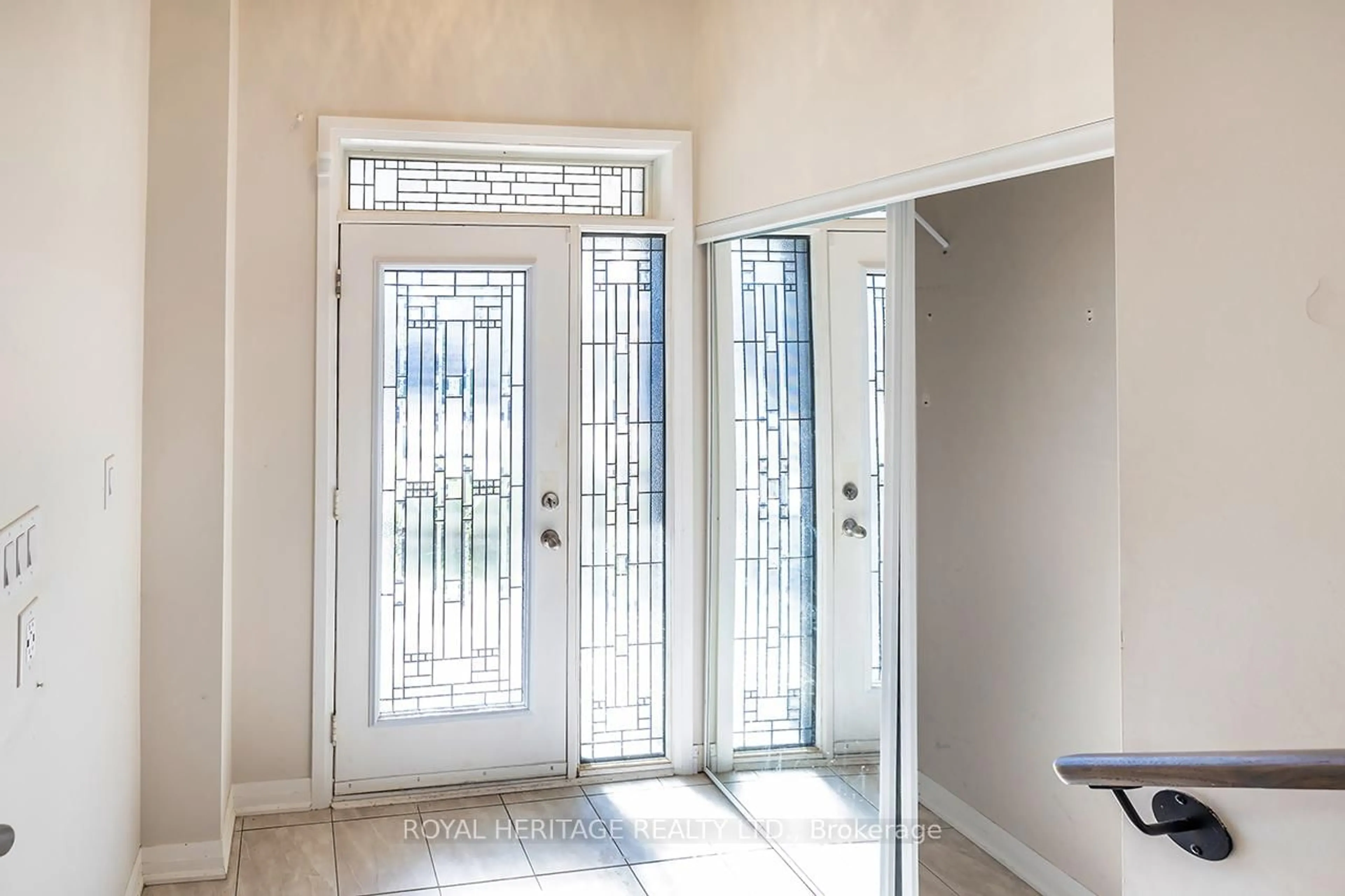 Indoor entryway for 59 Cryderman Lane, Clarington Ontario L1C 2W3