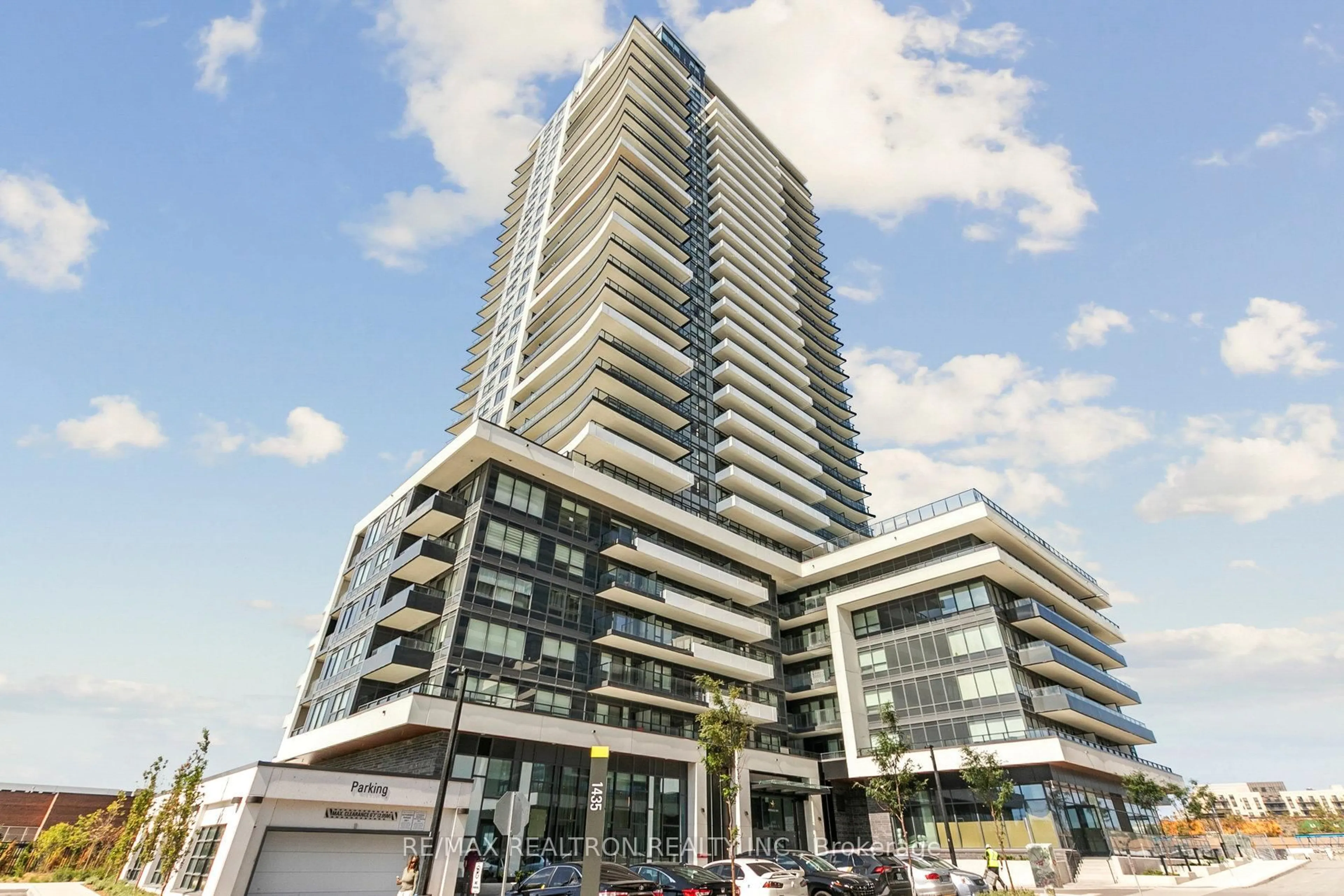 Indoor foyer for 1435 Celebration Dr #1701, Pickering Ontario L1W 0C4