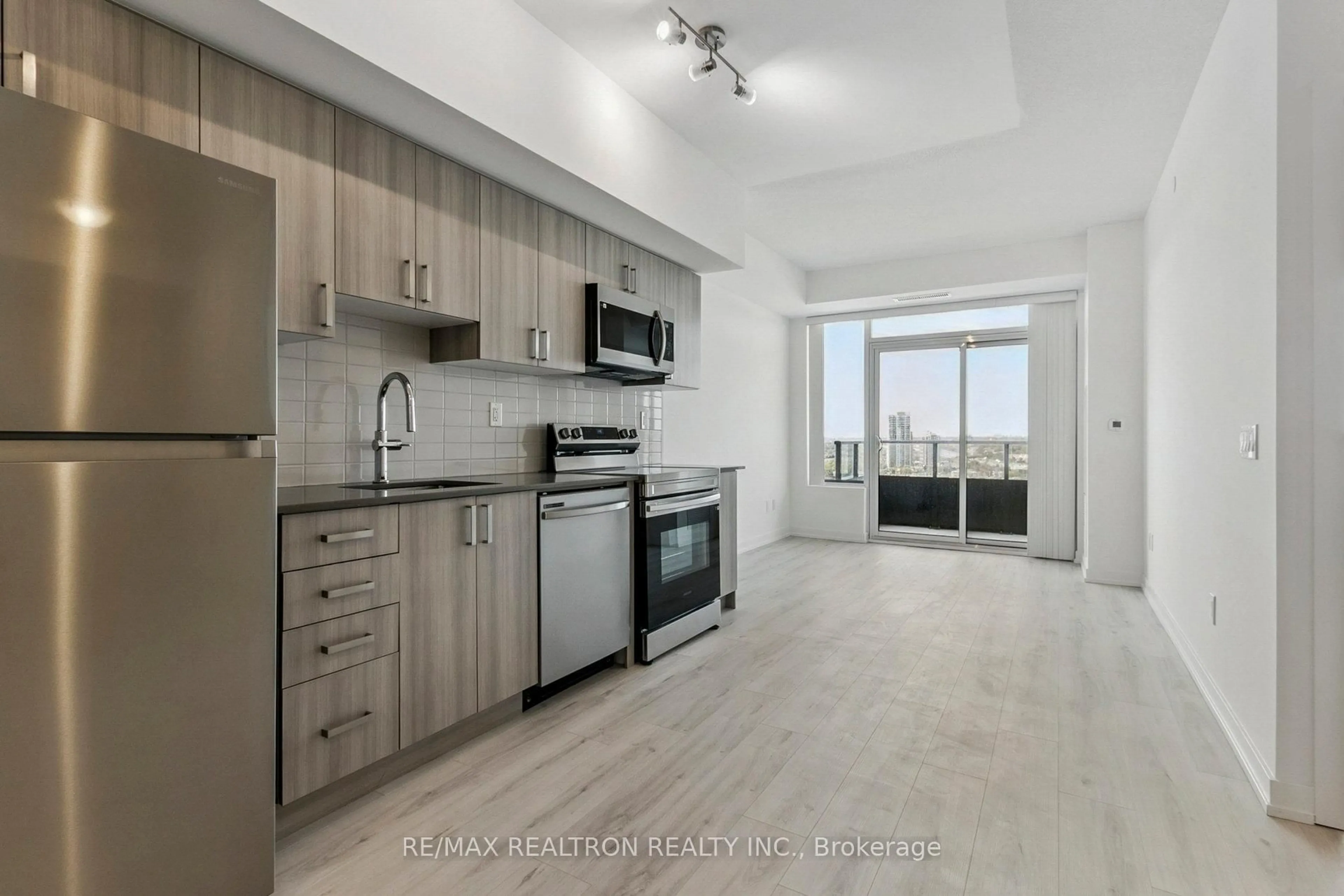 Standard kitchen, unknown for 1435 Celebration Dr #1701, Pickering Ontario L1W 0C4