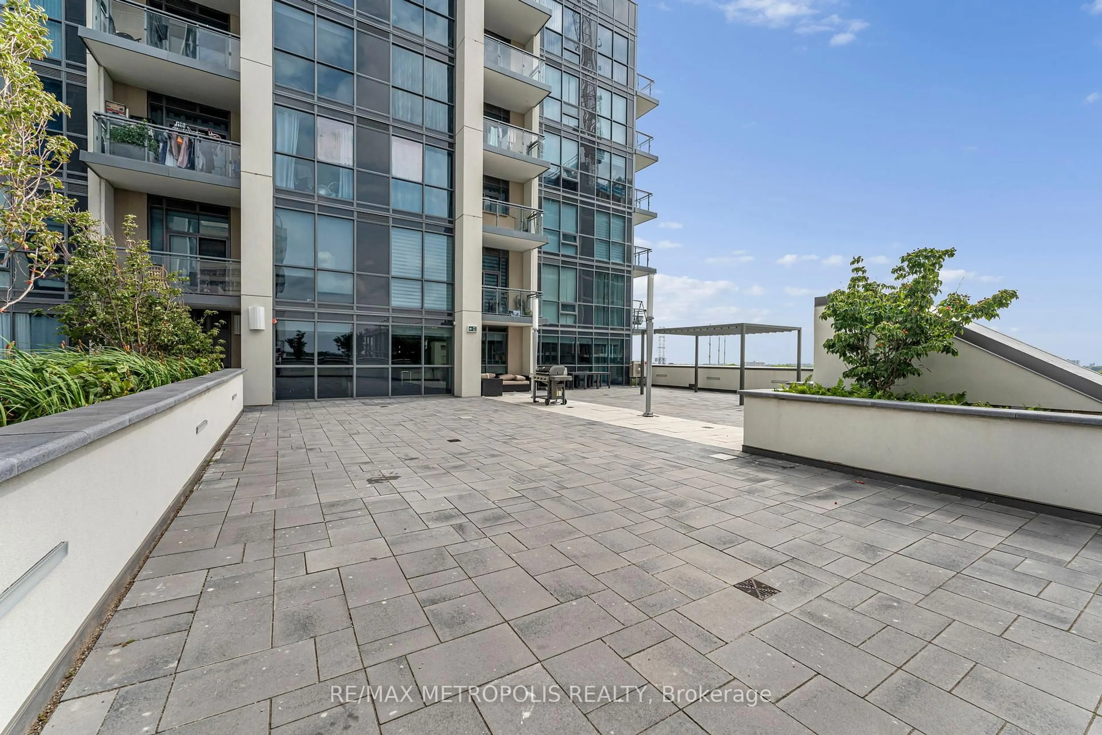 Patio, water/lake/river/ocean view for 10 Meadowglen Pl #403, Toronto Ontario M1G 0A8