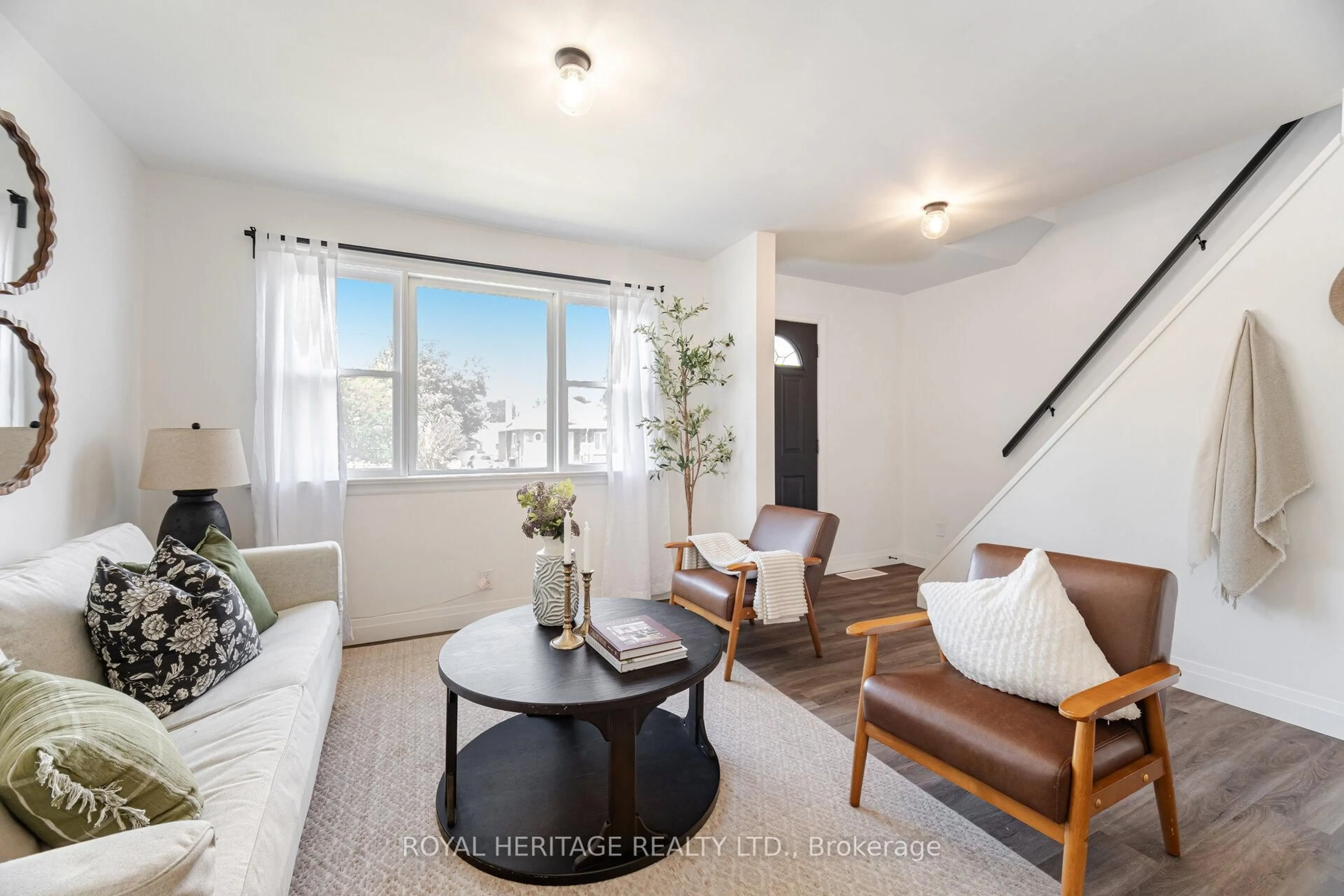 Living room with furniture, unknown for 241 Marquette Ave, Oshawa Ontario L1J 1W3