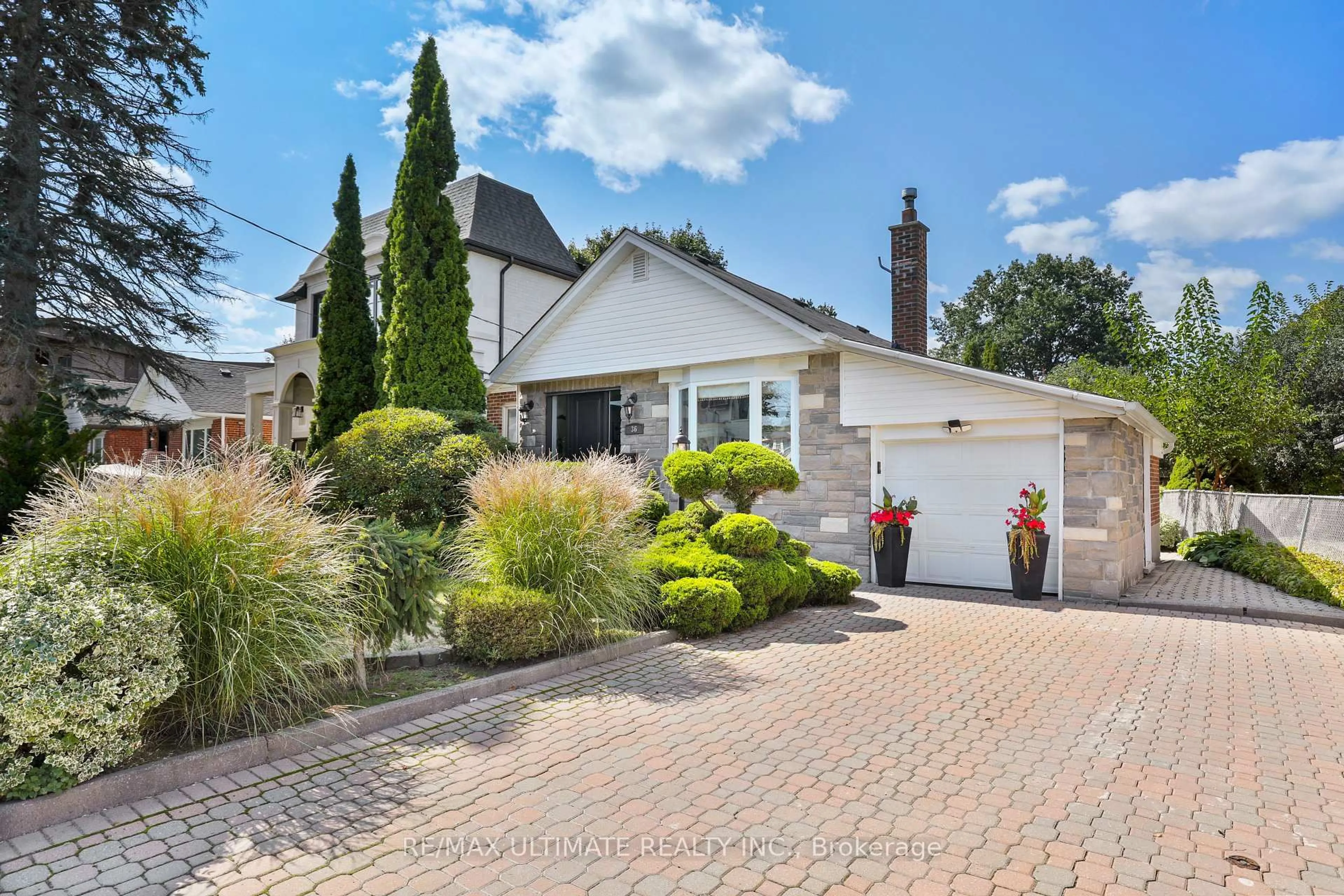 A pic from outside/outdoor area/front of a property/back of a property/a pic from drone, street for 36 Ashall Blvd, Toronto Ontario M4B 3C1