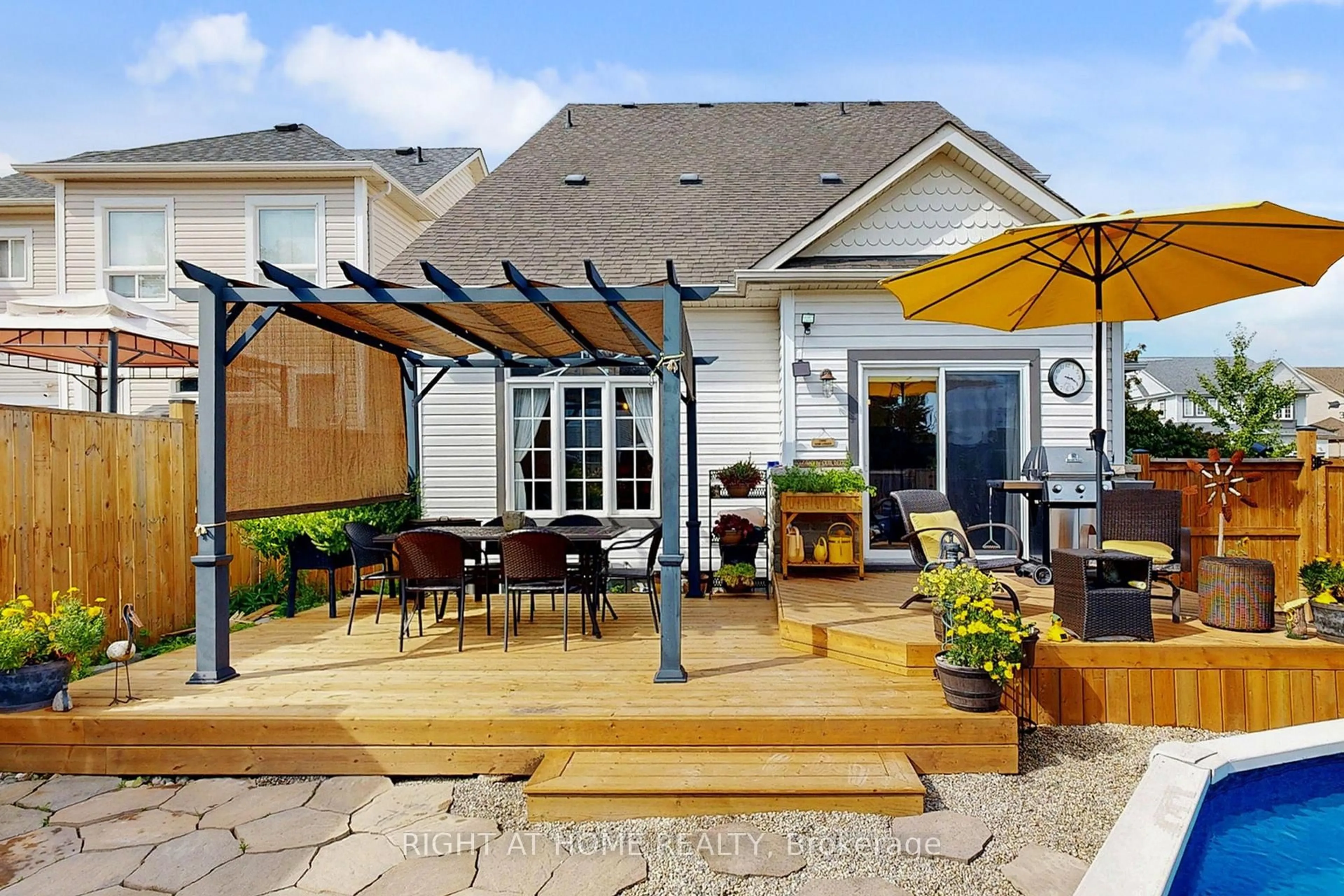 Patio, street for 58 Mikayla Cres, Whitby Ontario L1M 2H9