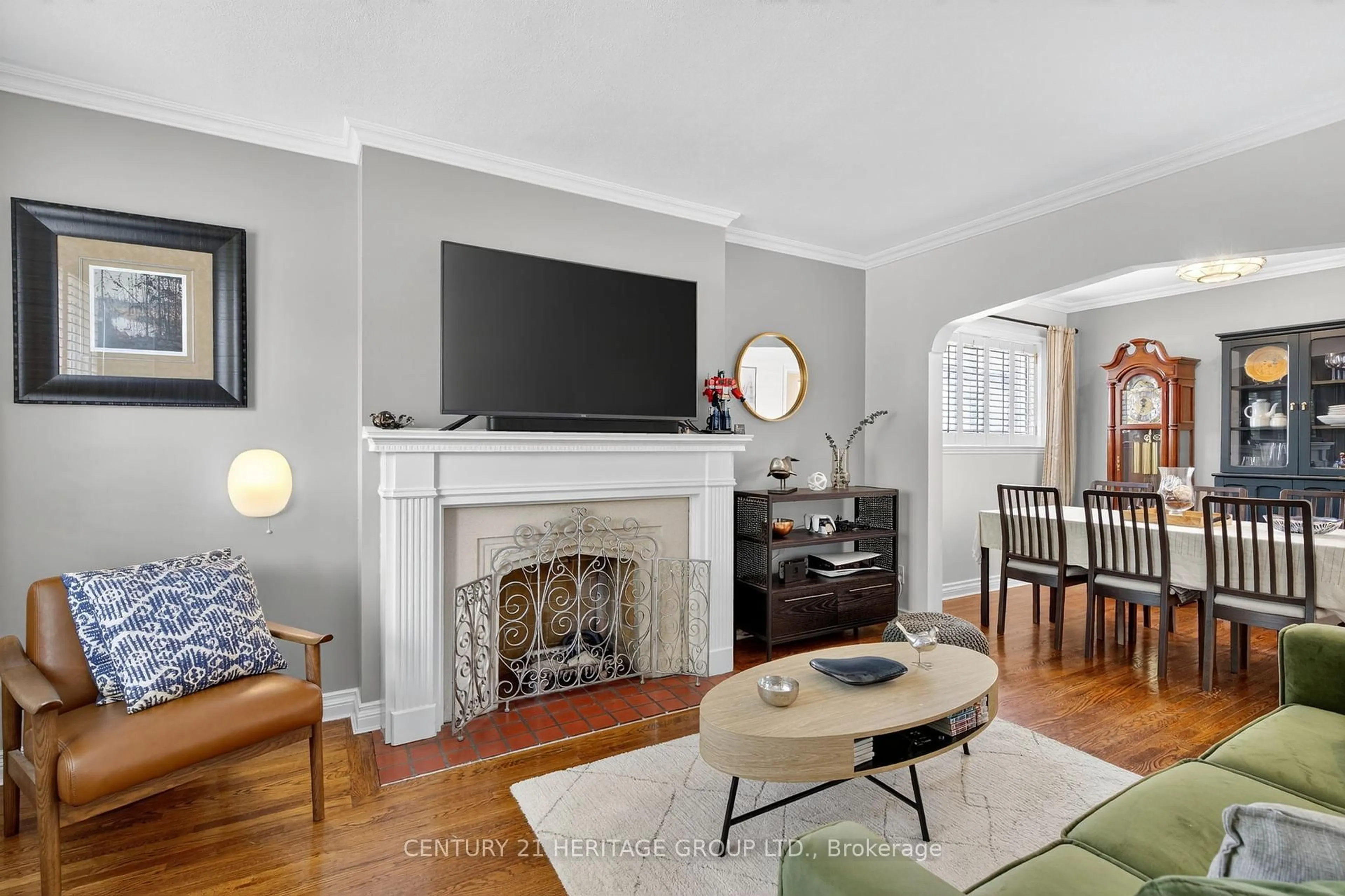 Living room with furniture, unknown for 1269 Broadview Ave, Toronto Ontario M4K 2T5
