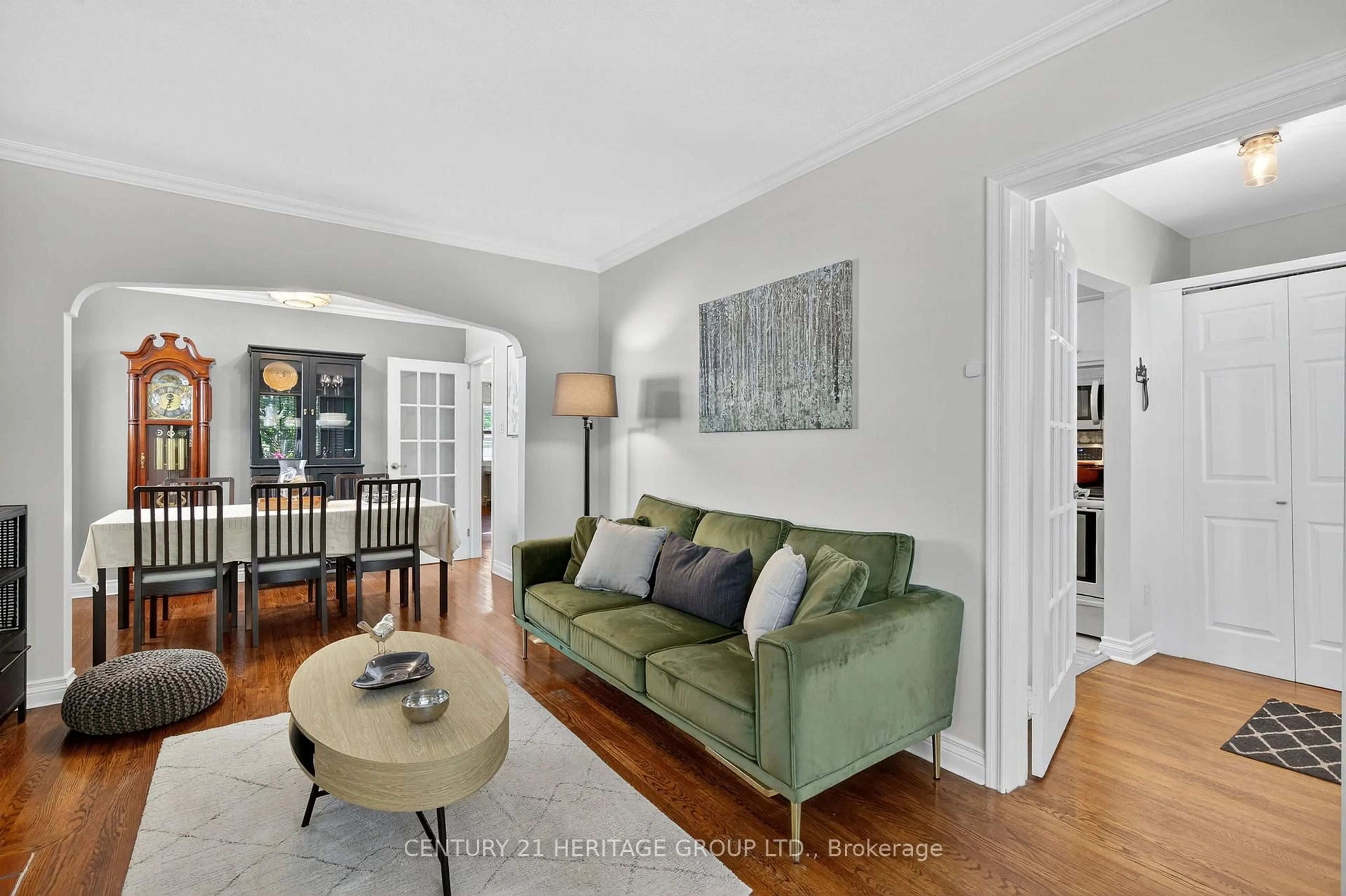 Living room with furniture, unknown for 1269 Broadview Ave, Toronto Ontario M4K 2T5