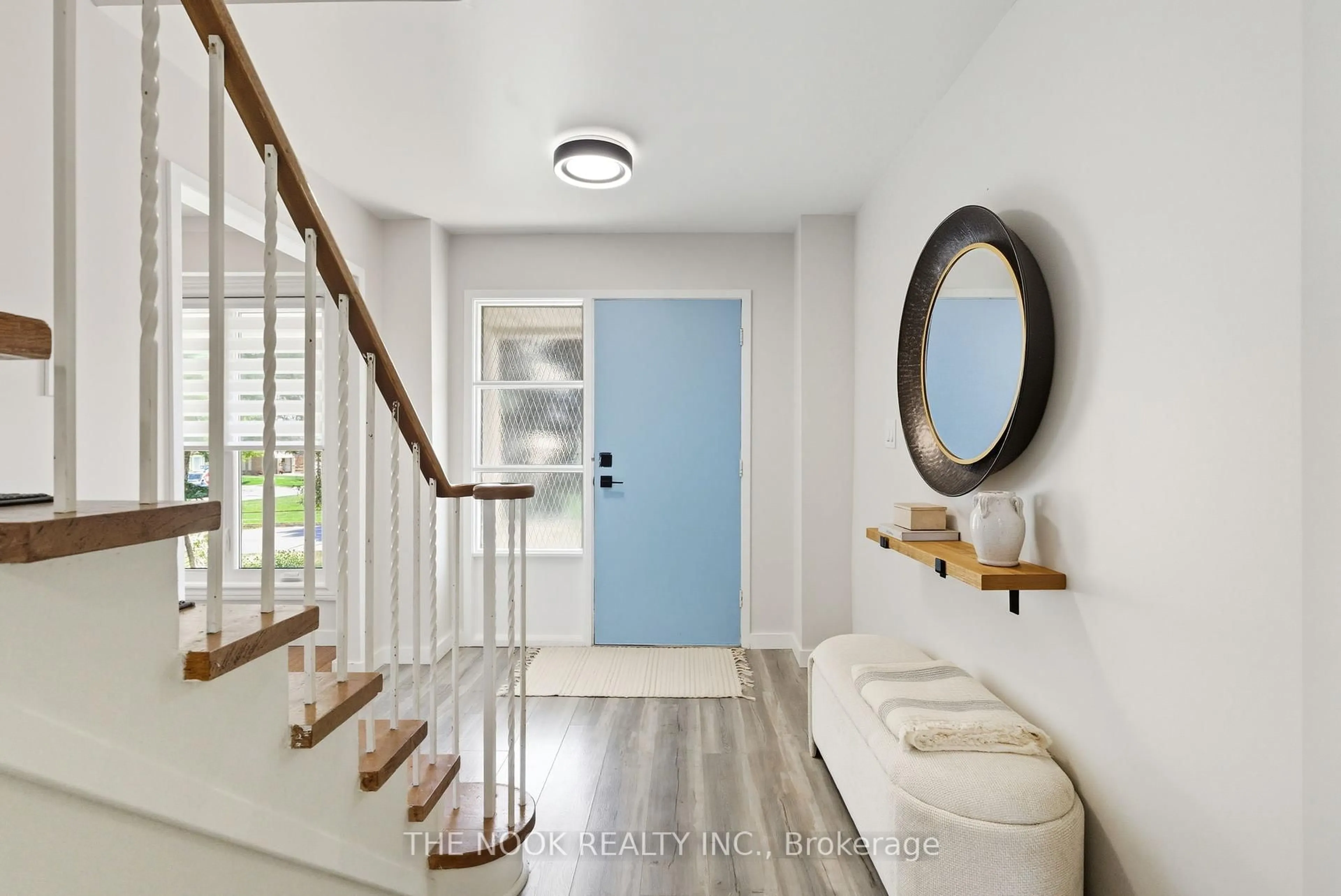 Indoor entryway for 55 Rosalynne Ave, Clarington Ontario L1C 3X7
