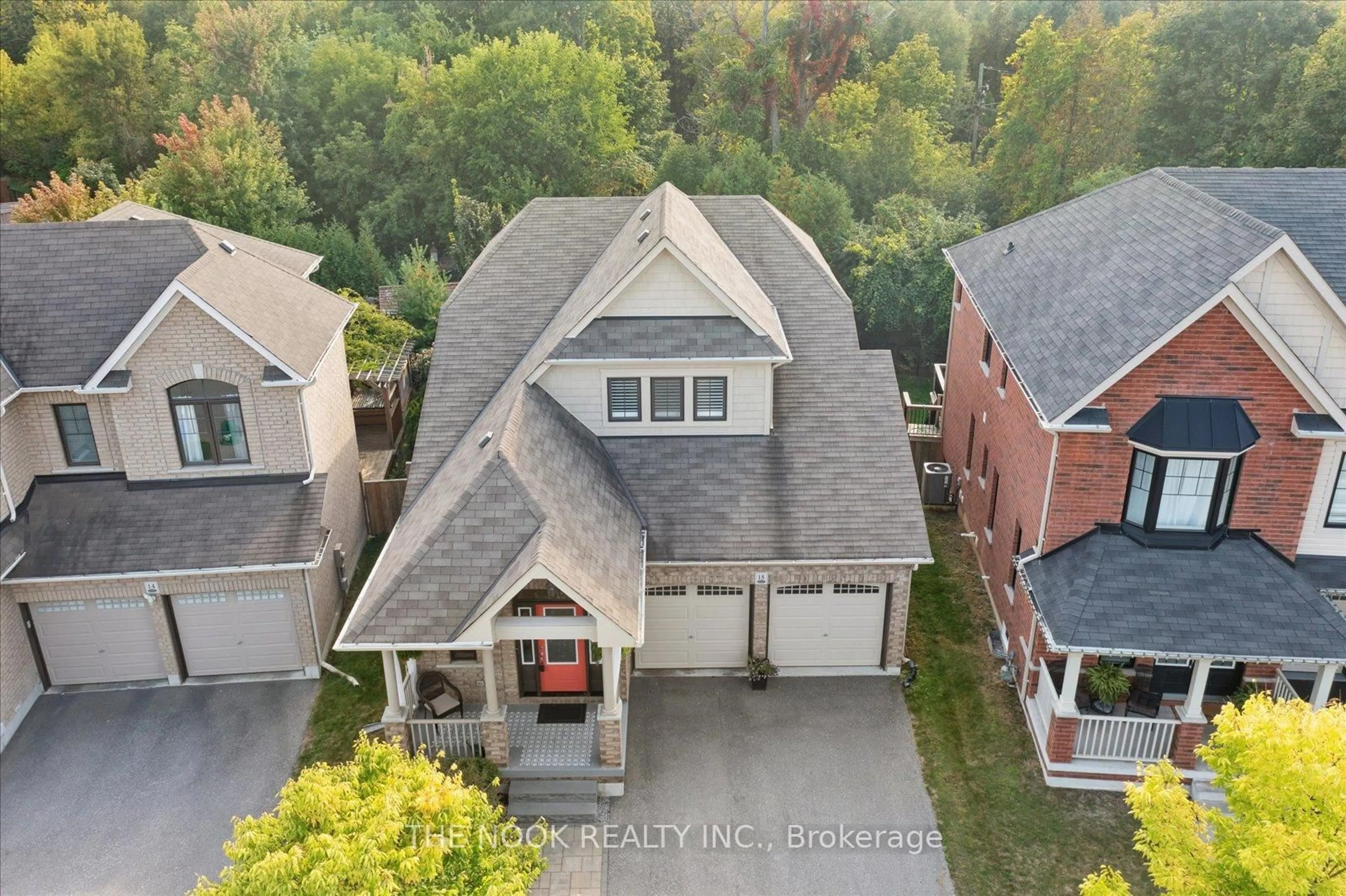 A pic from outside/outdoor area/front of a property/back of a property/a pic from drone, street for 18 Mahaffy Pl, Clarington Ontario L1E 0H9