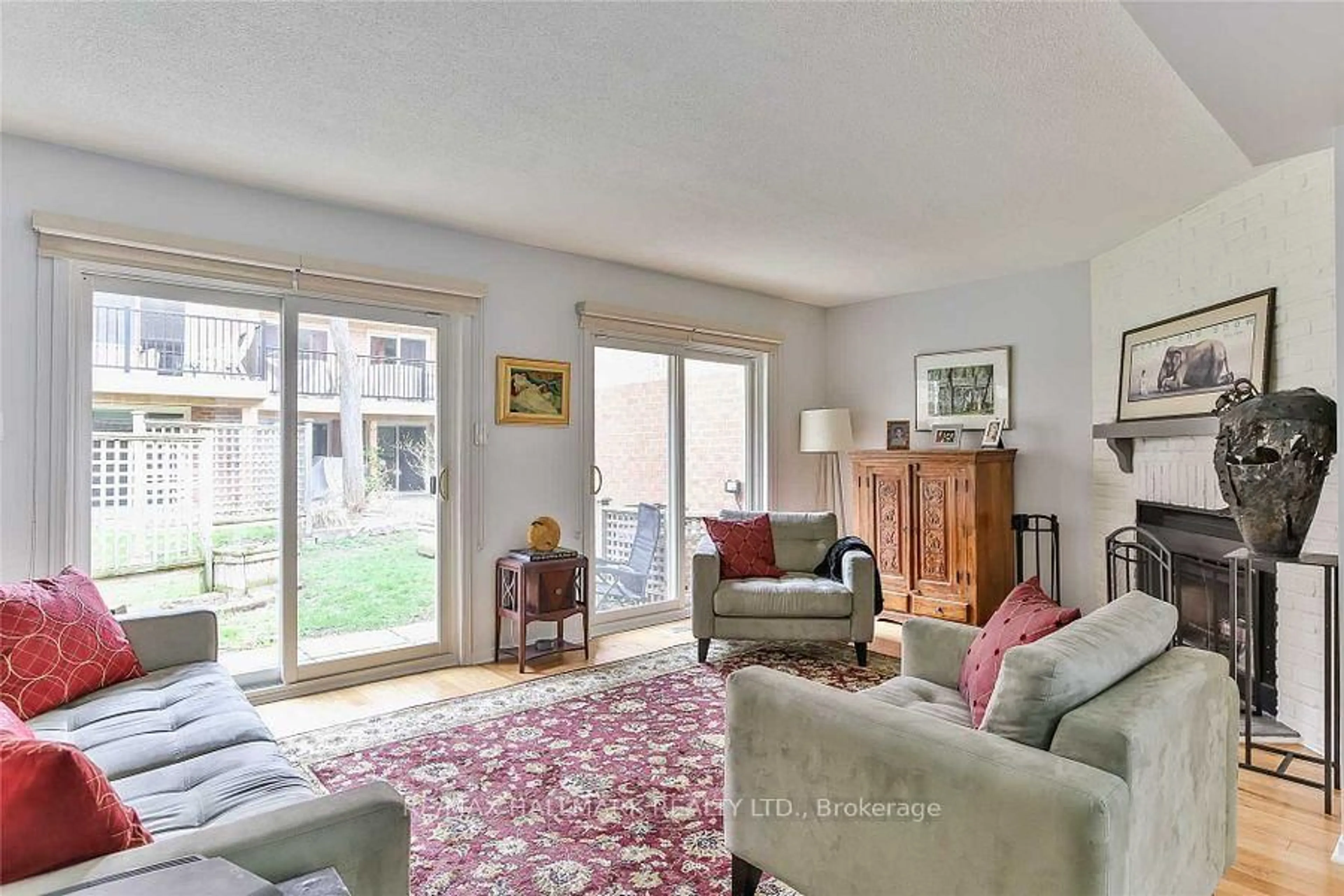 Living room with furniture, unknown for 7 Rodeo Ptwy, Toronto Ontario M1N 4E1