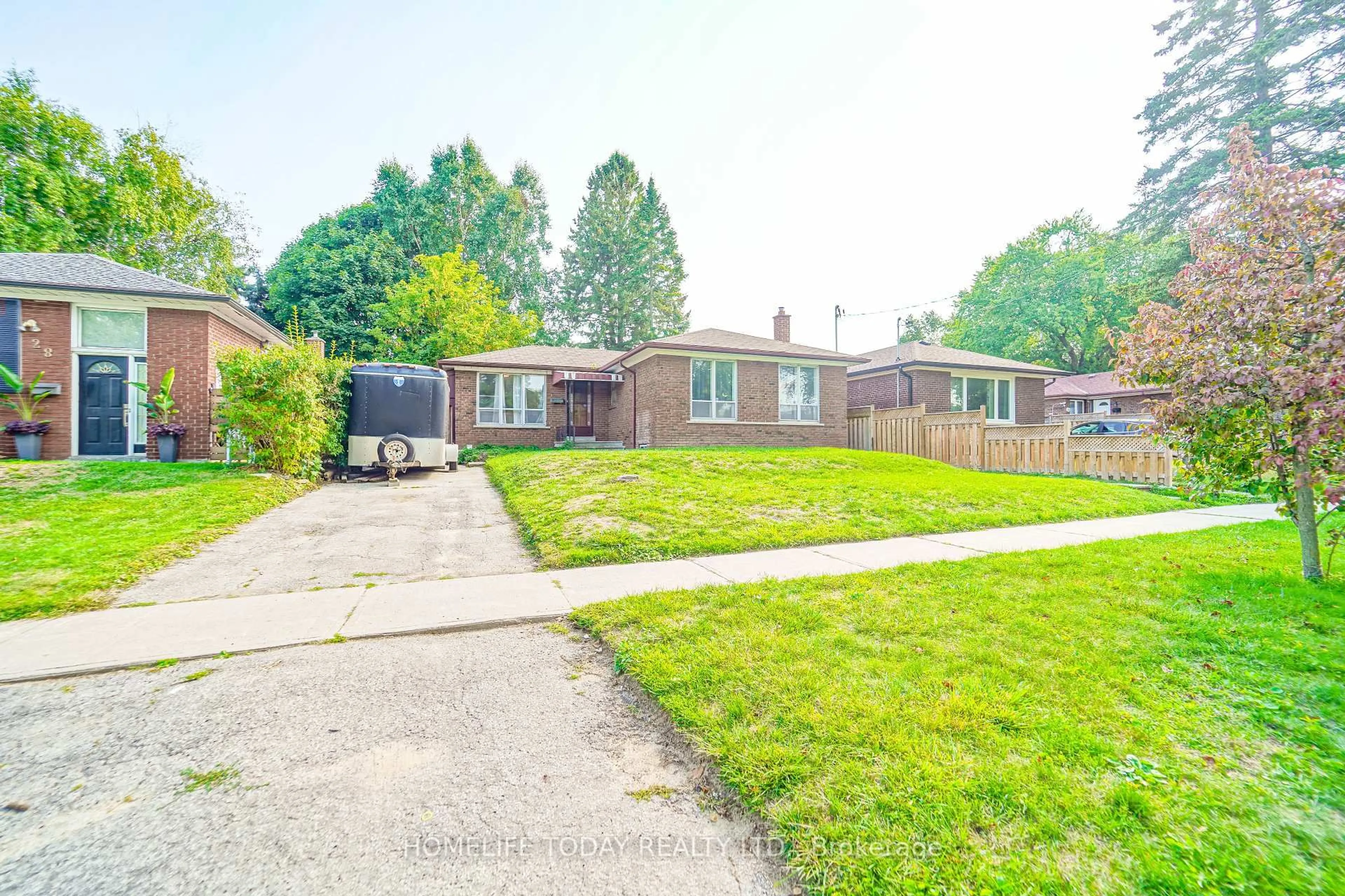A pic from outside/outdoor area/front of a property/back of a property/a pic from drone, street for 30 Melchior Dr, Toronto Ontario M1E 3W5