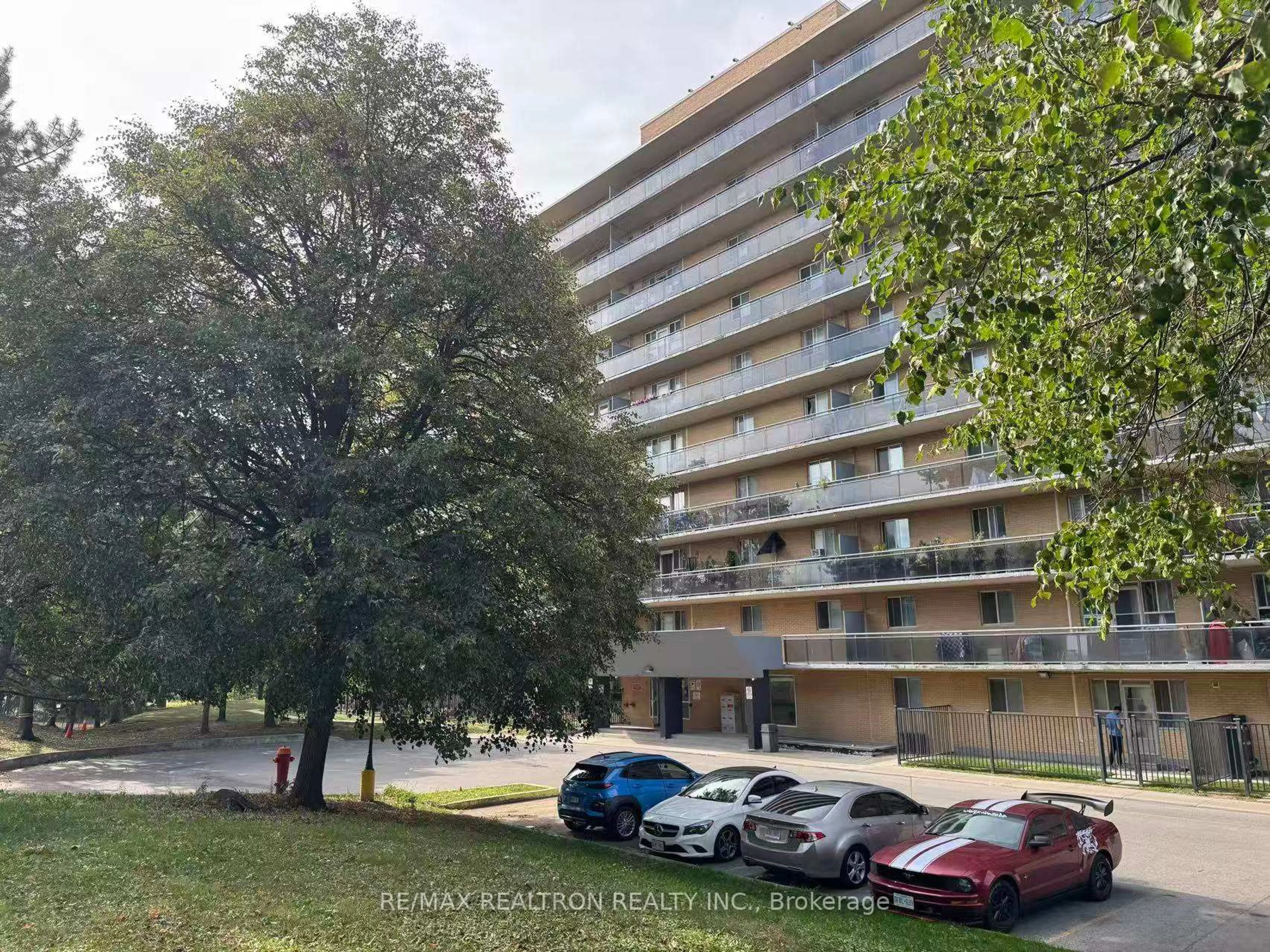 A pic from outside/outdoor area/front of a property/back of a property/a pic from drone, unknown for 100 Dundalk Dr #909, Toronto Ontario M1P 4V2