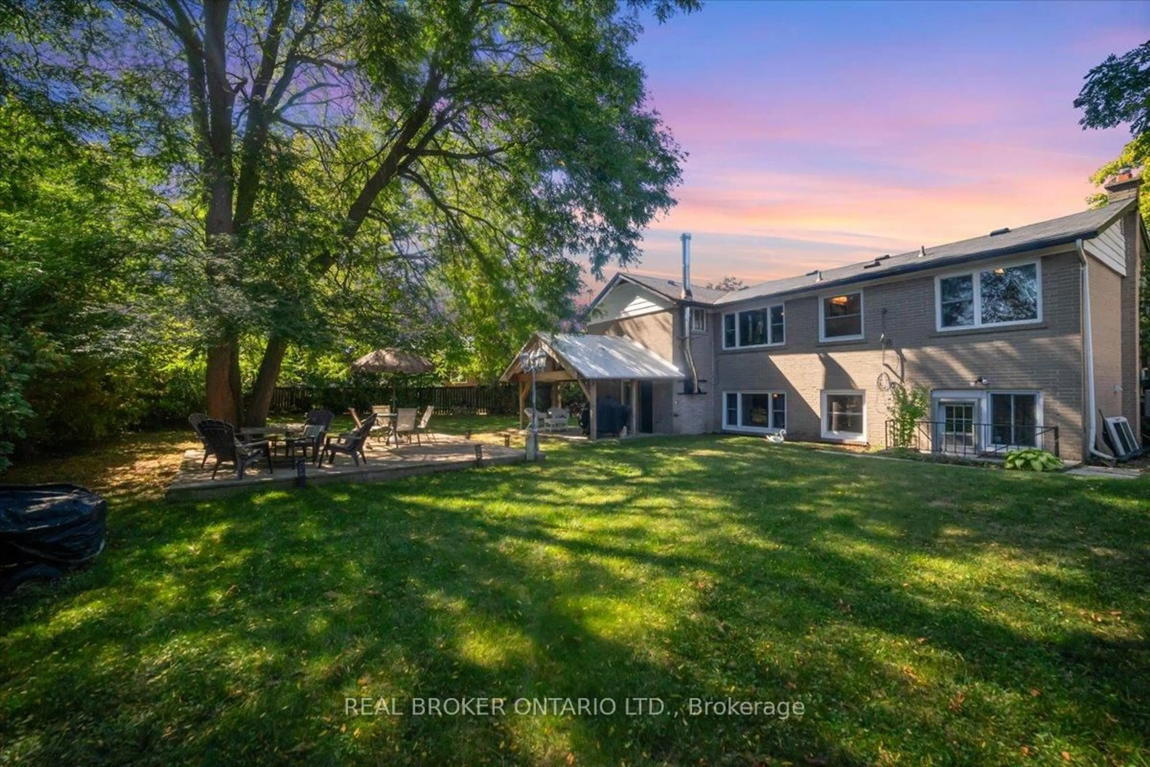 A pic from outside/outdoor area/front of a property/back of a property/a pic from drone, water/lake/river/ocean view for 931 Bayview Ave, Whitby Ontario L1N 1E2
