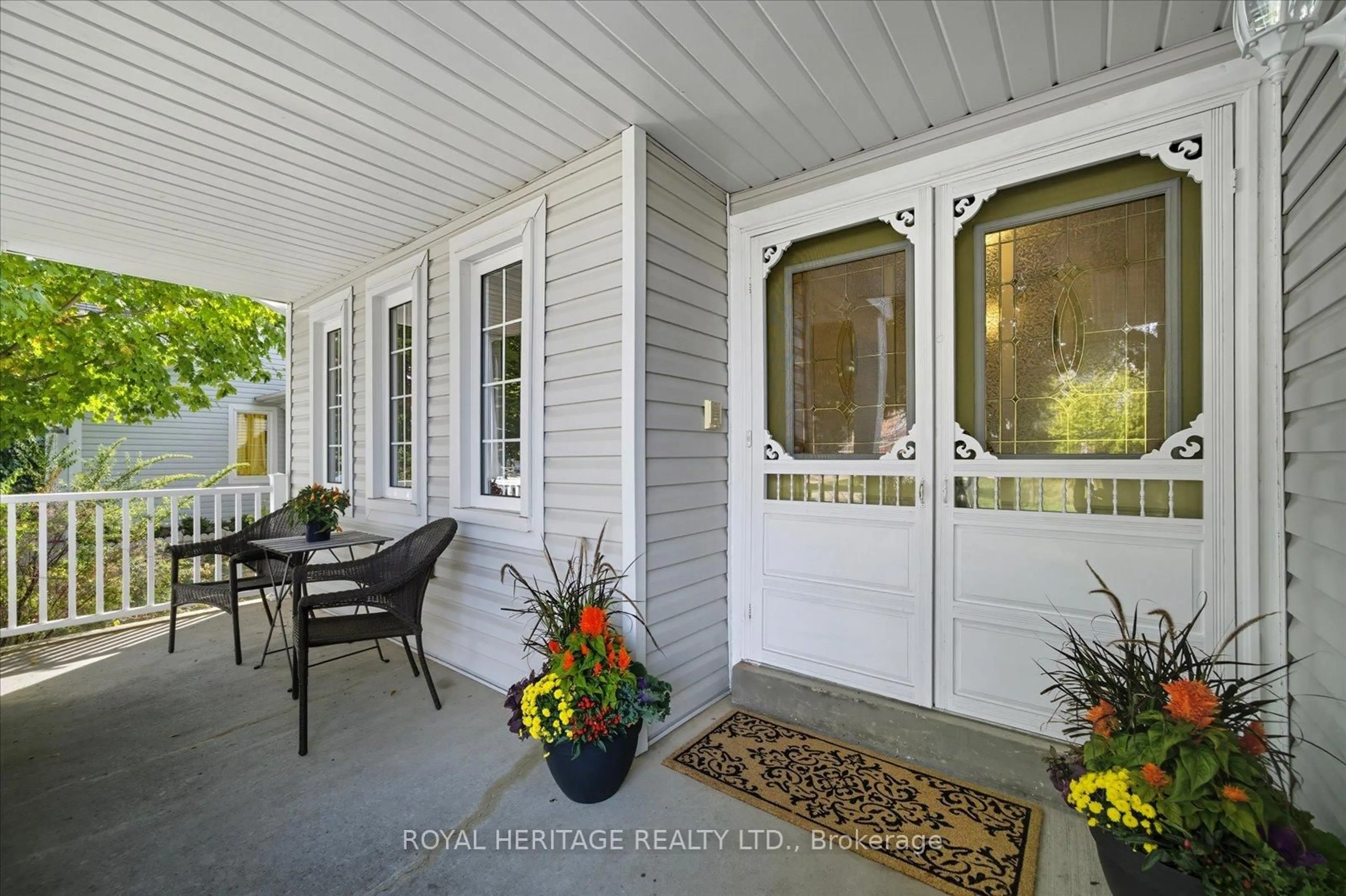 Indoor entryway for 10 Watford St, Whitby Ontario L1M 1C8