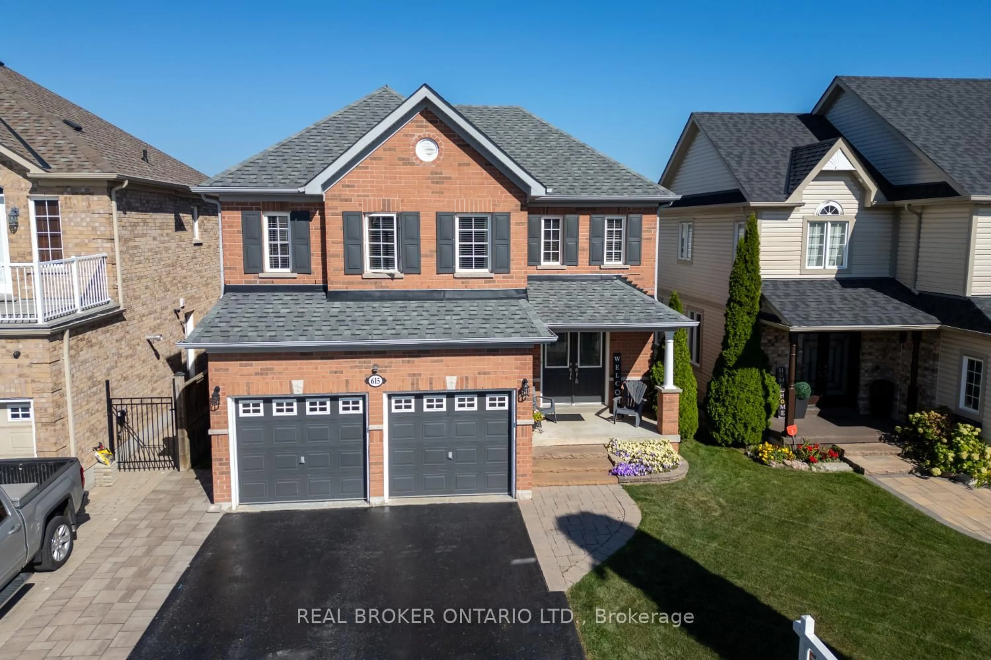 A pic from outside/outdoor area/front of a property/back of a property/a pic from drone, street for 615 Oxbow Cres, Oshawa Ontario L1K 3A8