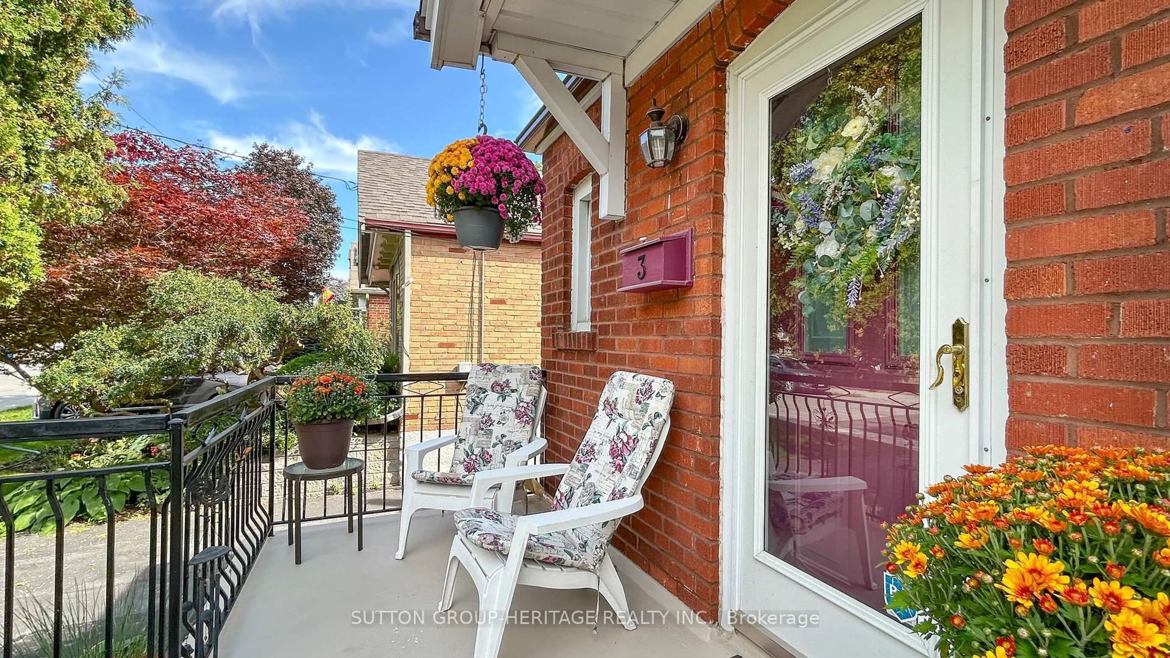 Patio, street for 3 Rhydwen Ave, Toronto Ontario M1N 2C9