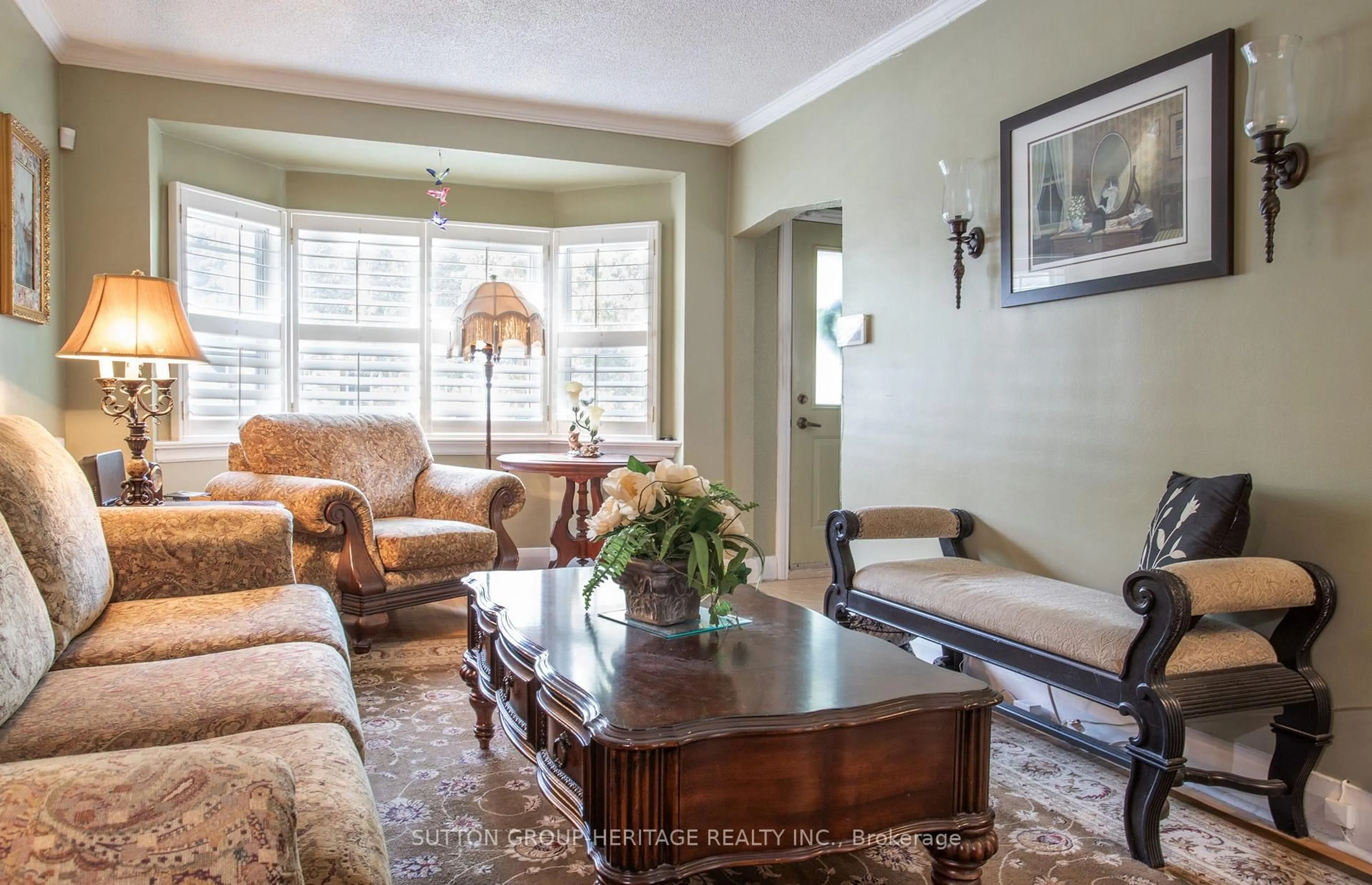 Living room with furniture, unknown for 3 Rhydwen Ave, Toronto Ontario M1N 2C9