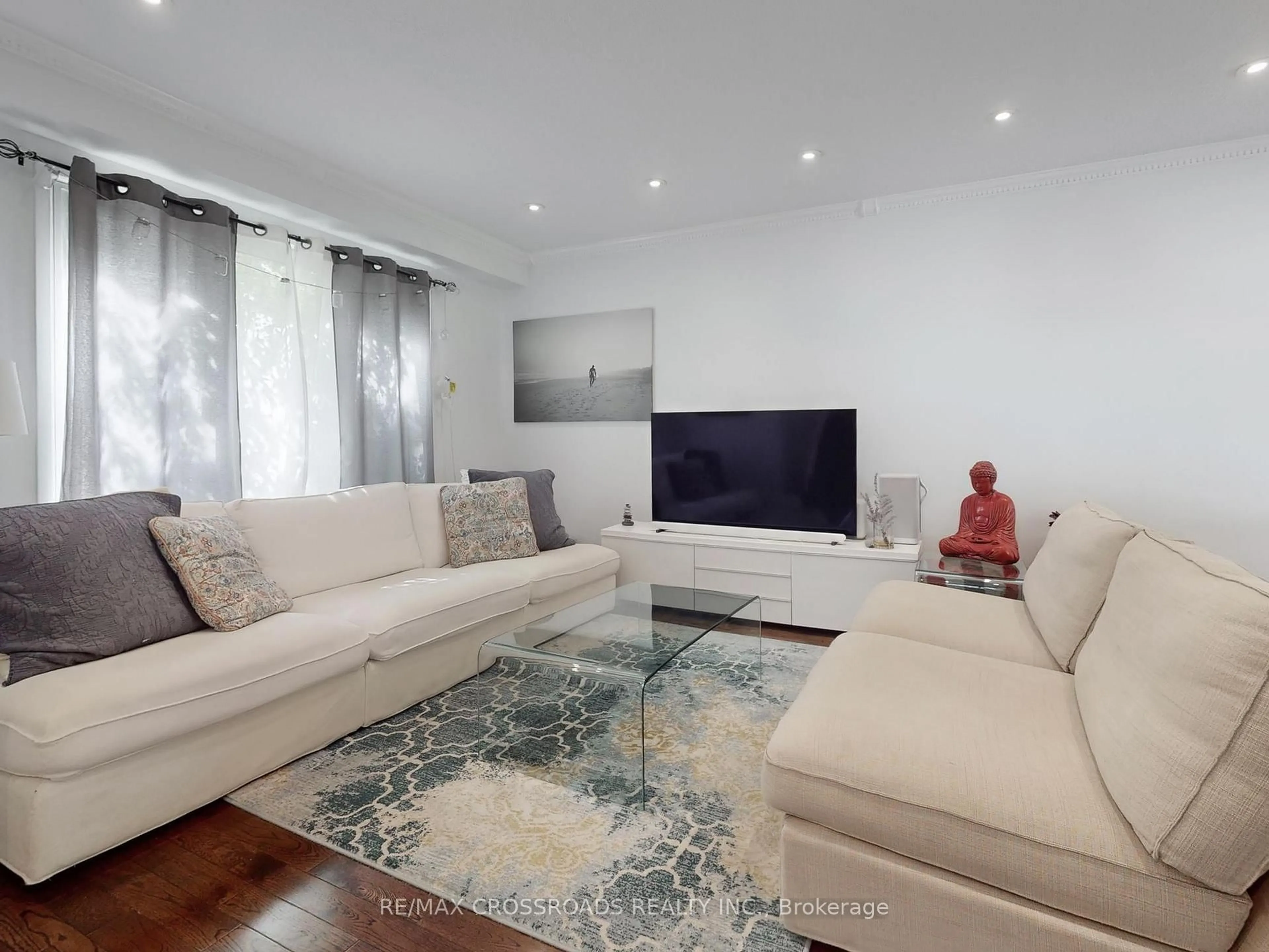 Living room with furniture, unknown for 1777 Shadybrook Dr, Pickering Ontario L1V 3A6