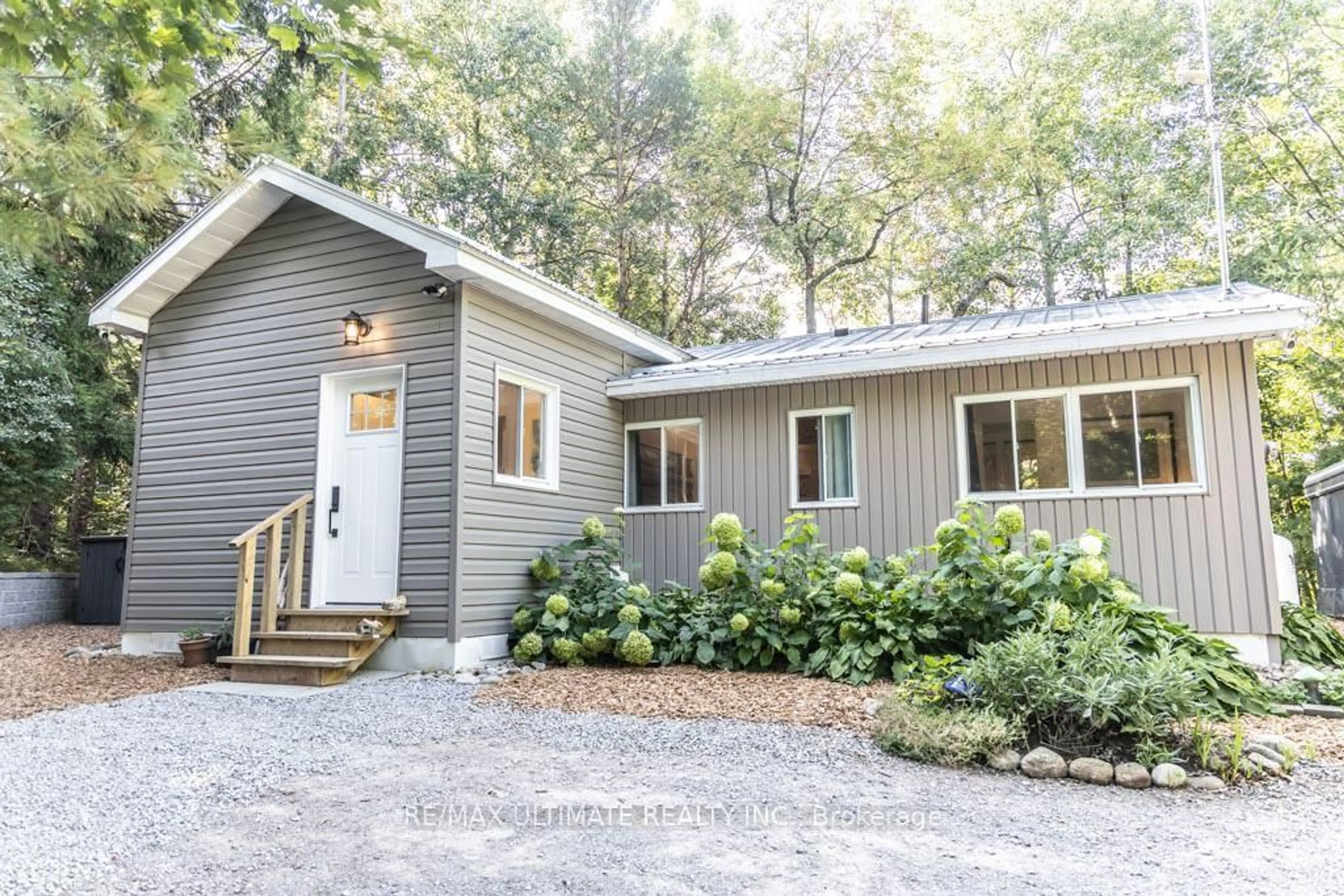Home with vinyl exterior material, unknown for 73 Sumac Lane, Scugog Ontario L9L 2C3