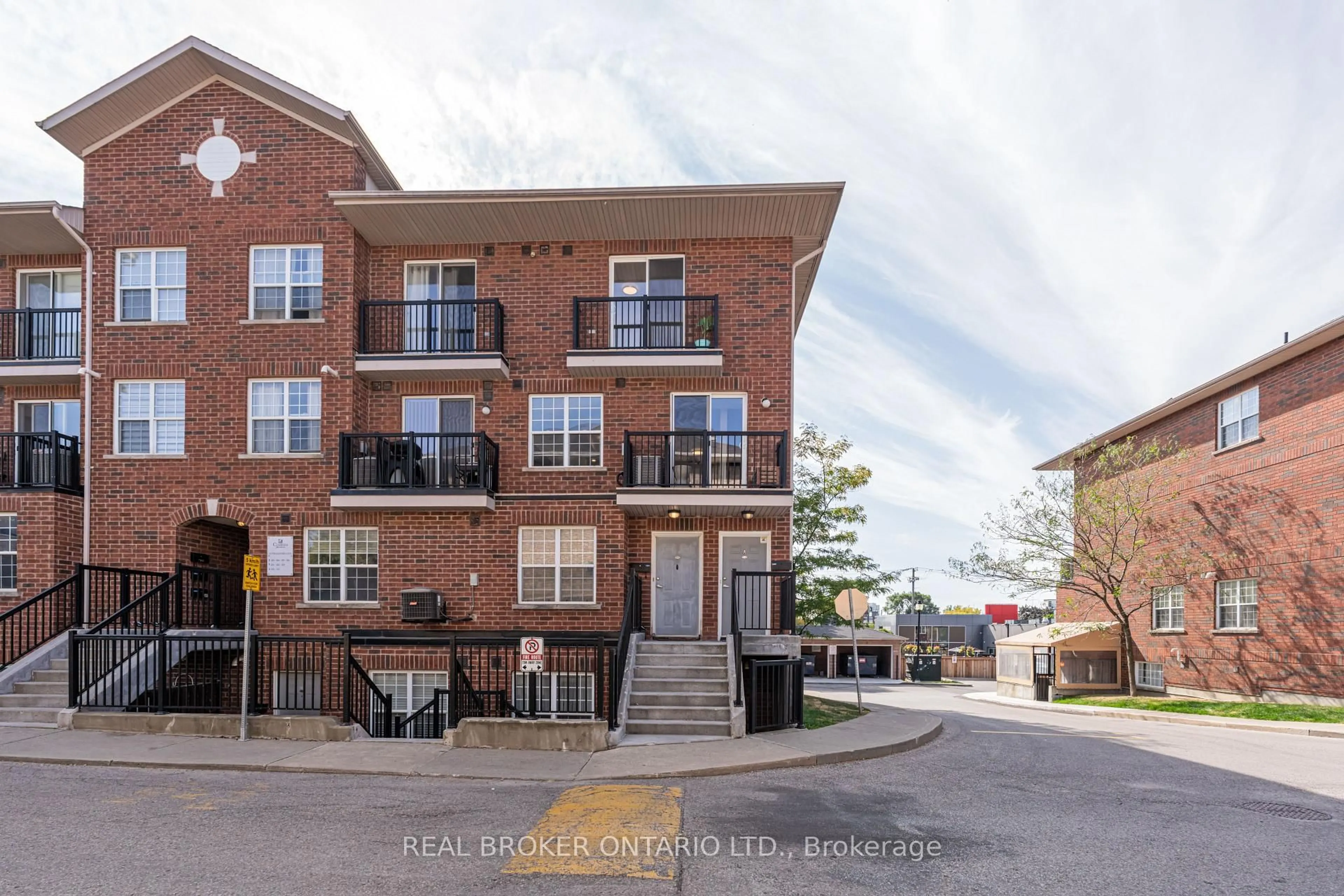 Unknown for 35 Strangford Lane #301, Toronto Ontario M1L 0E5