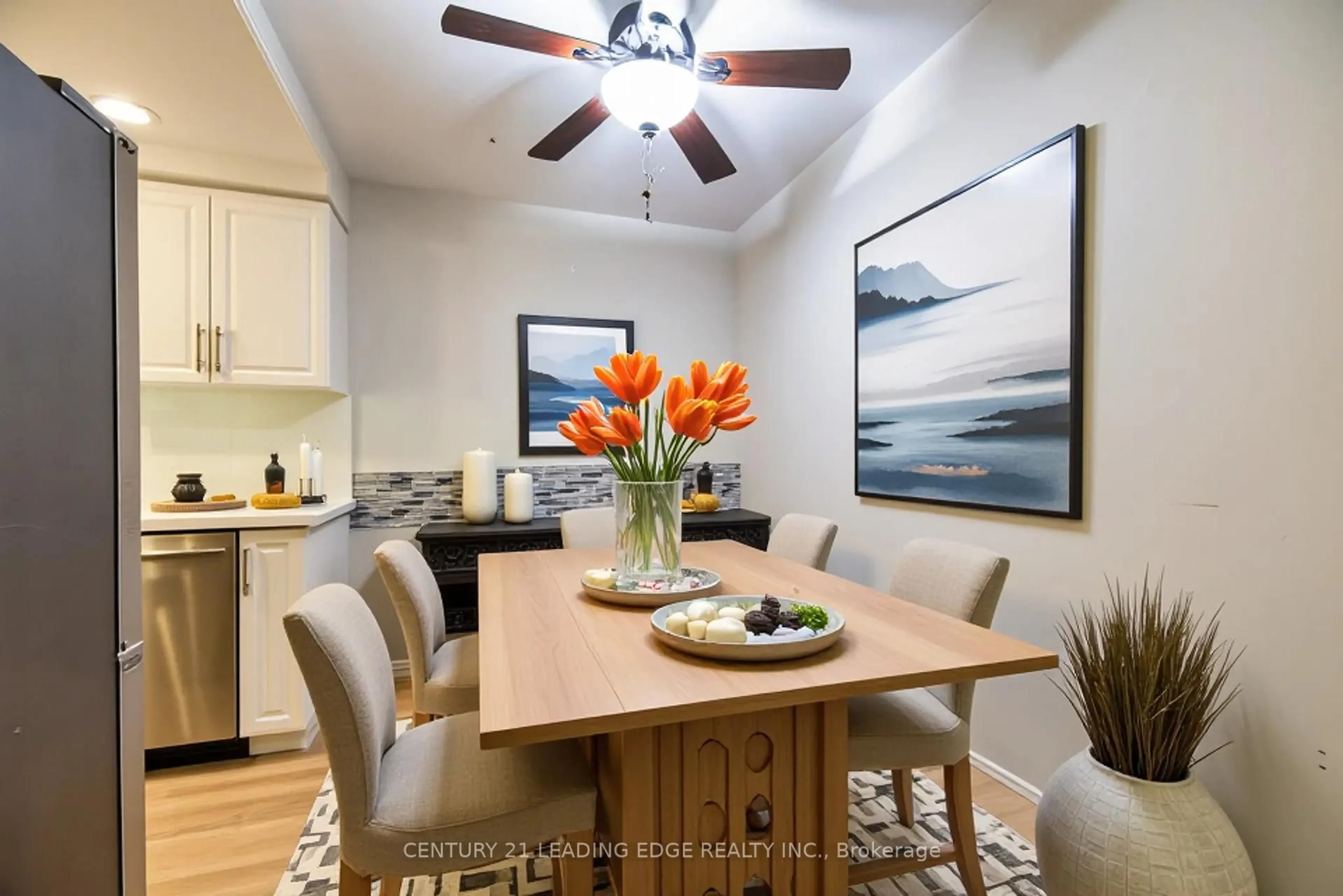 Open concept kitchen, unknown for 350 Camelot Crt #19, Oshawa Ontario L1G 6P7