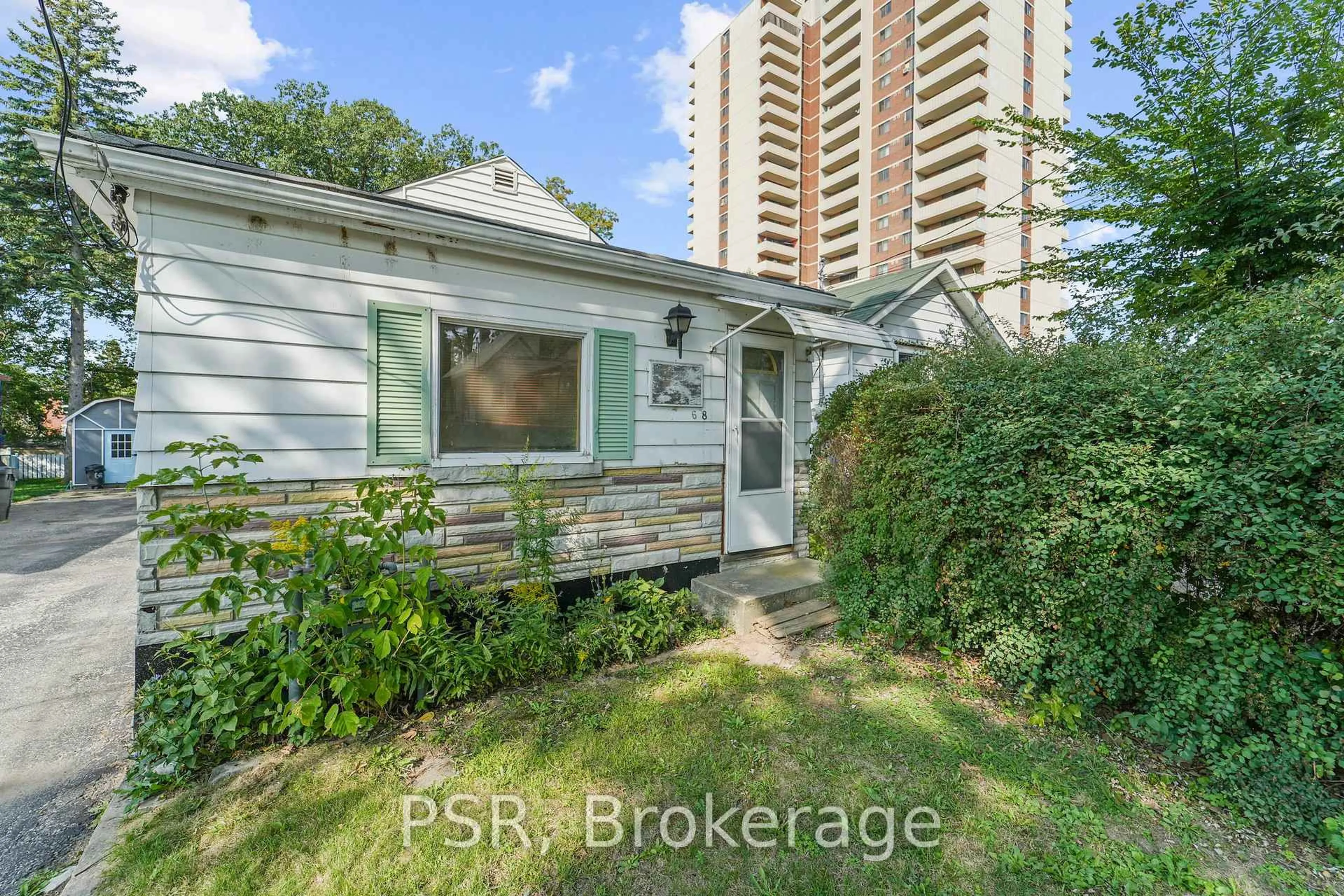Patio, street for 68 Mcdonald Ave, Toronto Ontario M1L 3Y8