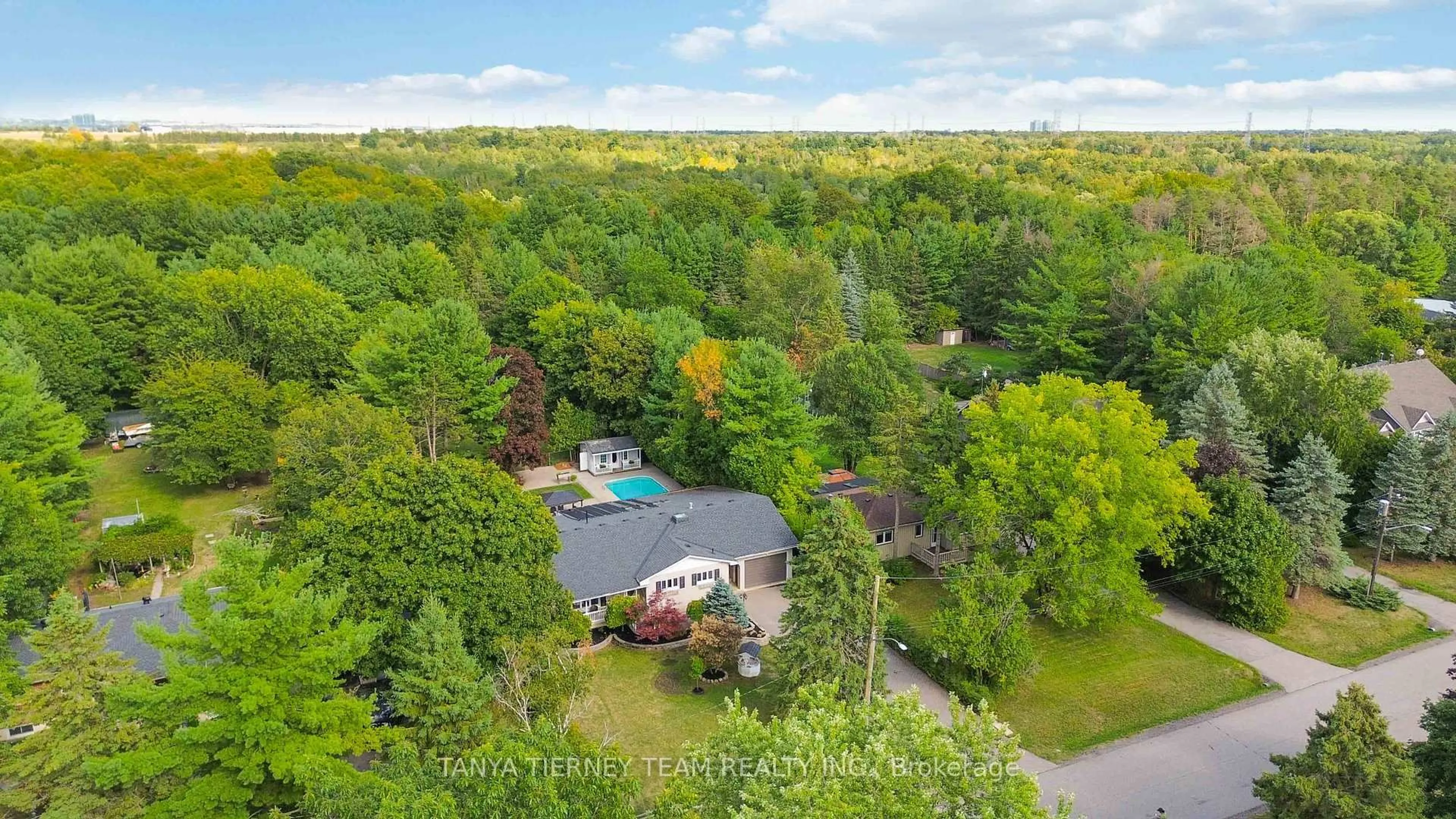 A pic from outside/outdoor area/front of a property/back of a property/a pic from drone, water/lake/river/ocean view for 57 Ward St, Whitby Ontario L1M 1G9
