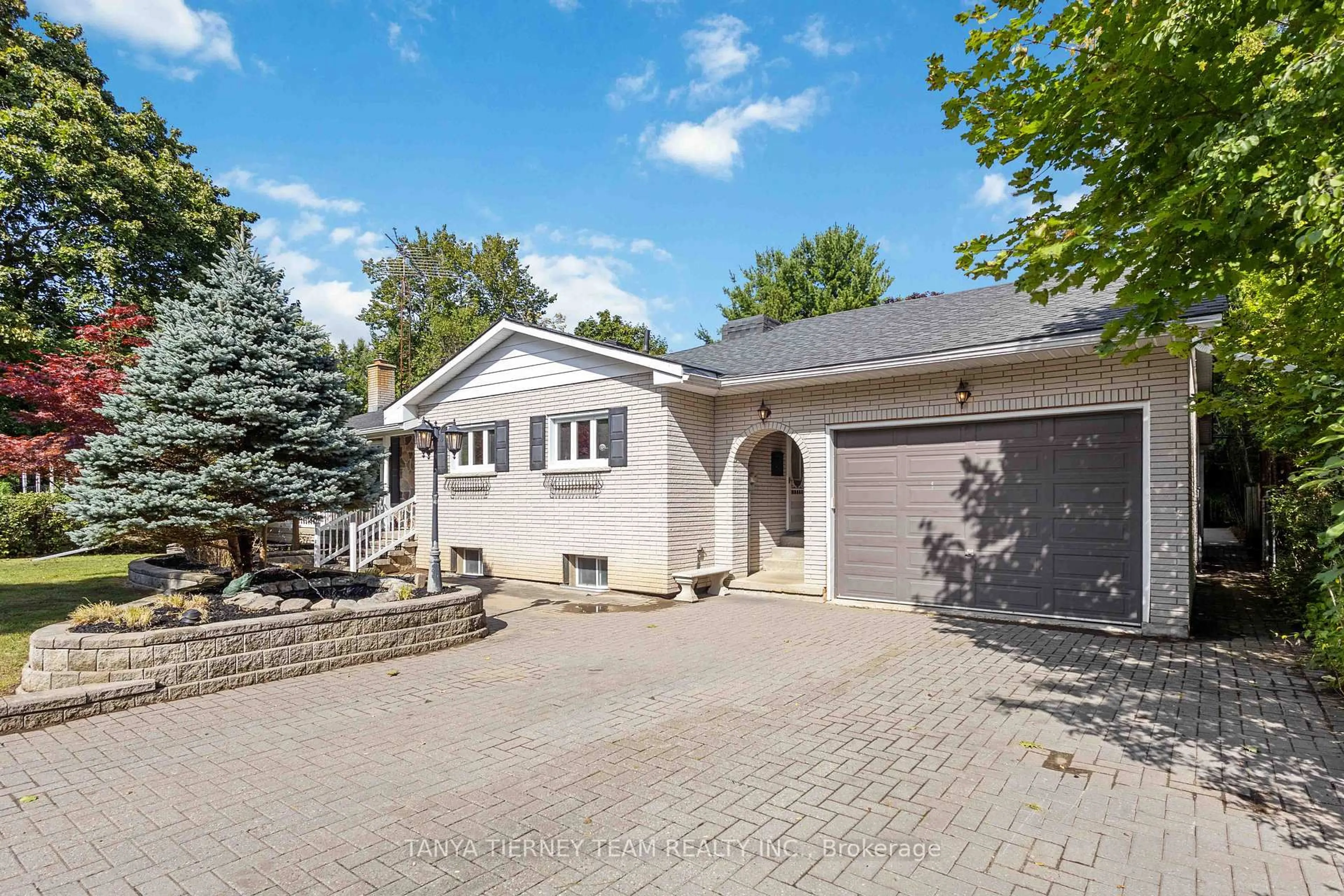 Unknown for 57 Ward St, Whitby Ontario L1M 1G9