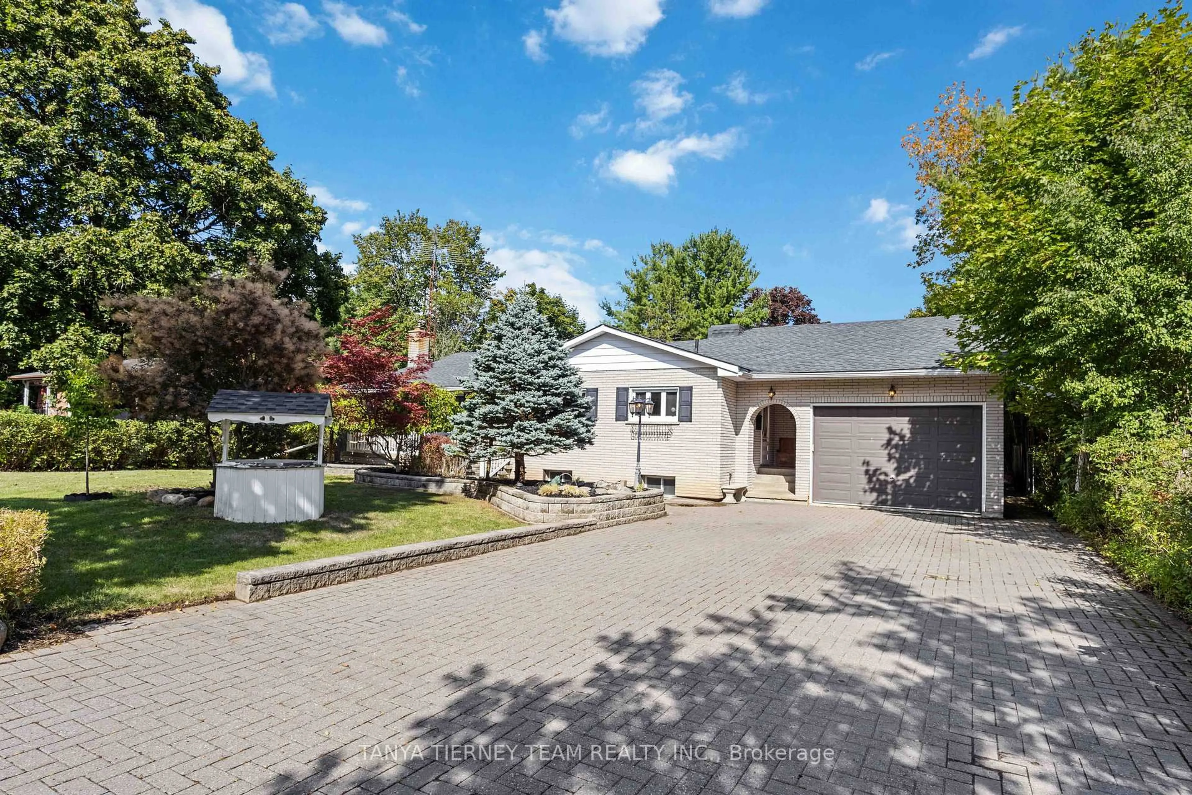 A pic from outside/outdoor area/front of a property/back of a property/a pic from drone, street for 57 Ward St, Whitby Ontario L1M 1G9