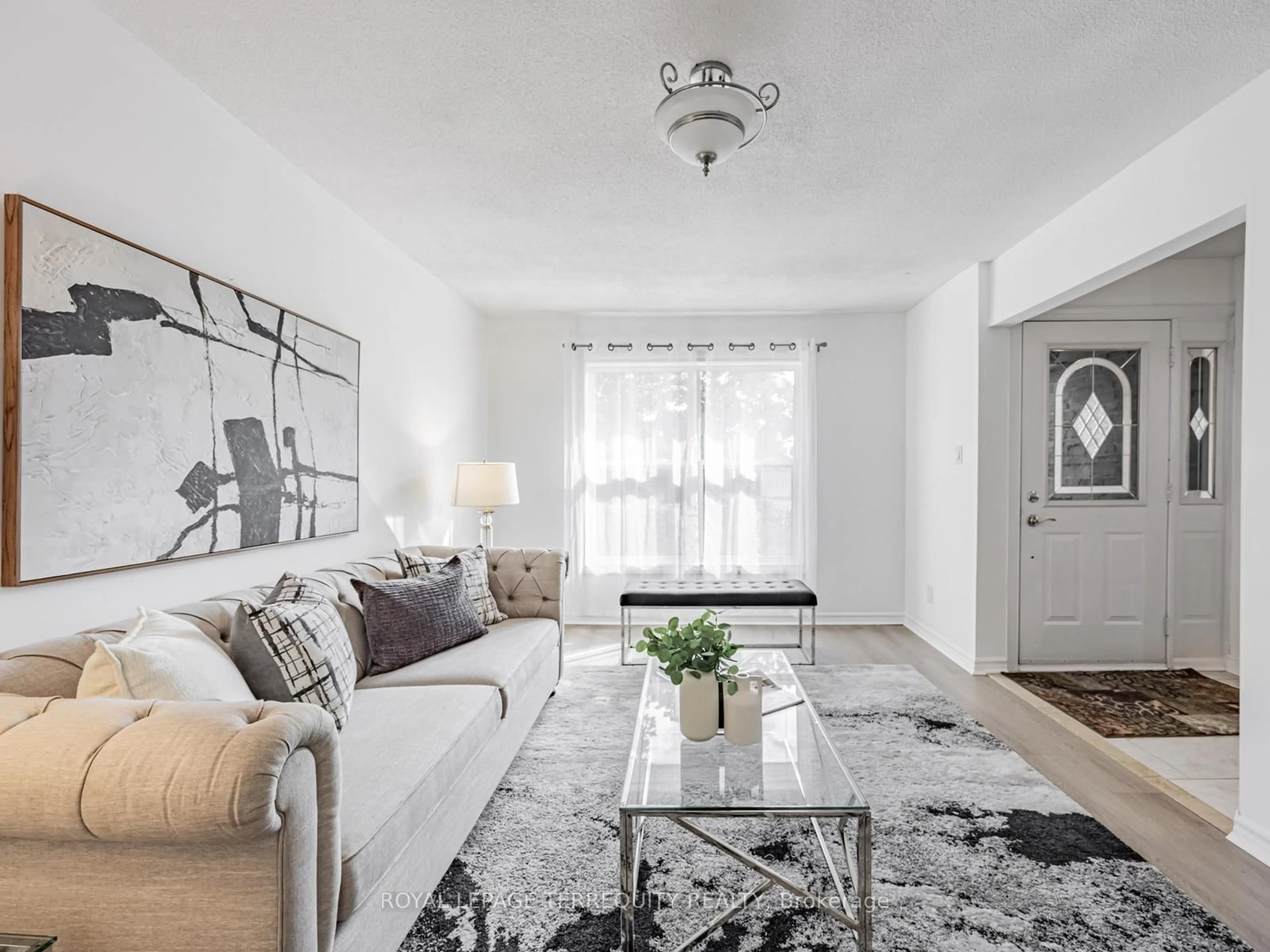 Living room with furniture, unknown for 1858 Shadybrook Dr, Pickering Ontario L1V 3A8
