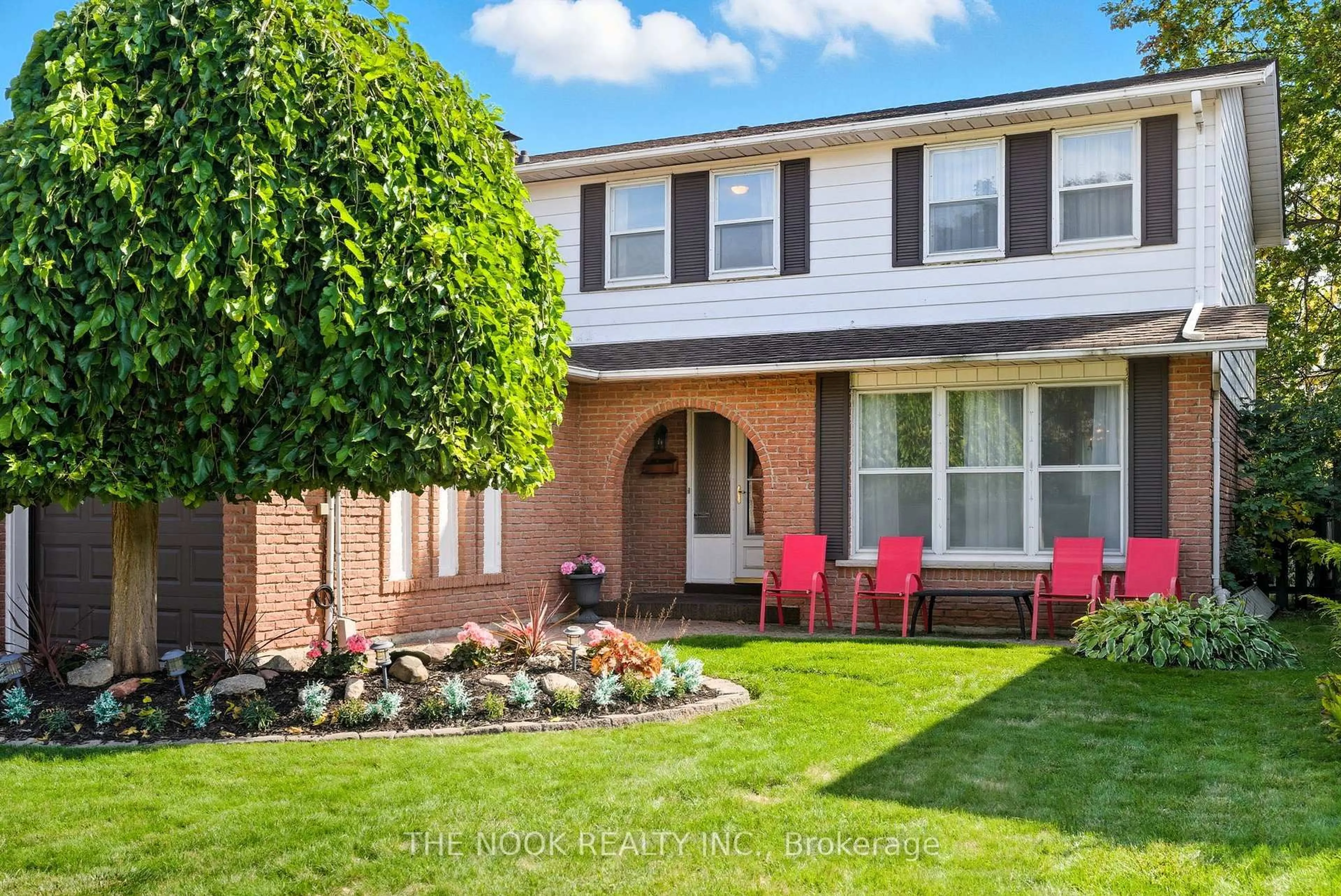 Home with brick exterior material, street for 52 Rosalynne Ave, Clarington Ontario L1C 3X8