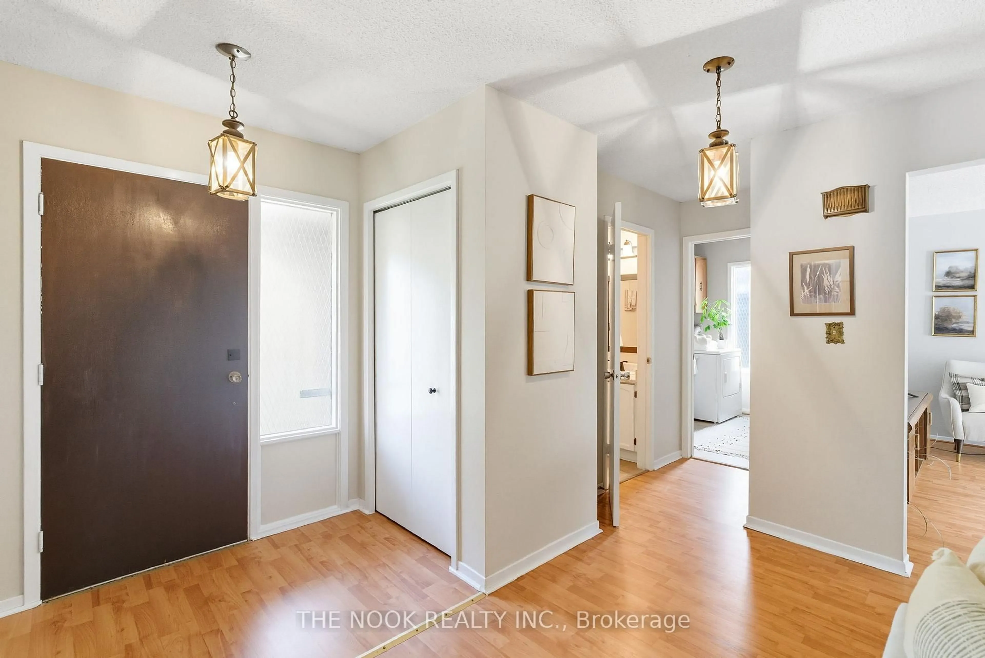 Indoor entryway for 52 Rosalynne Ave, Clarington Ontario L1C 3X8