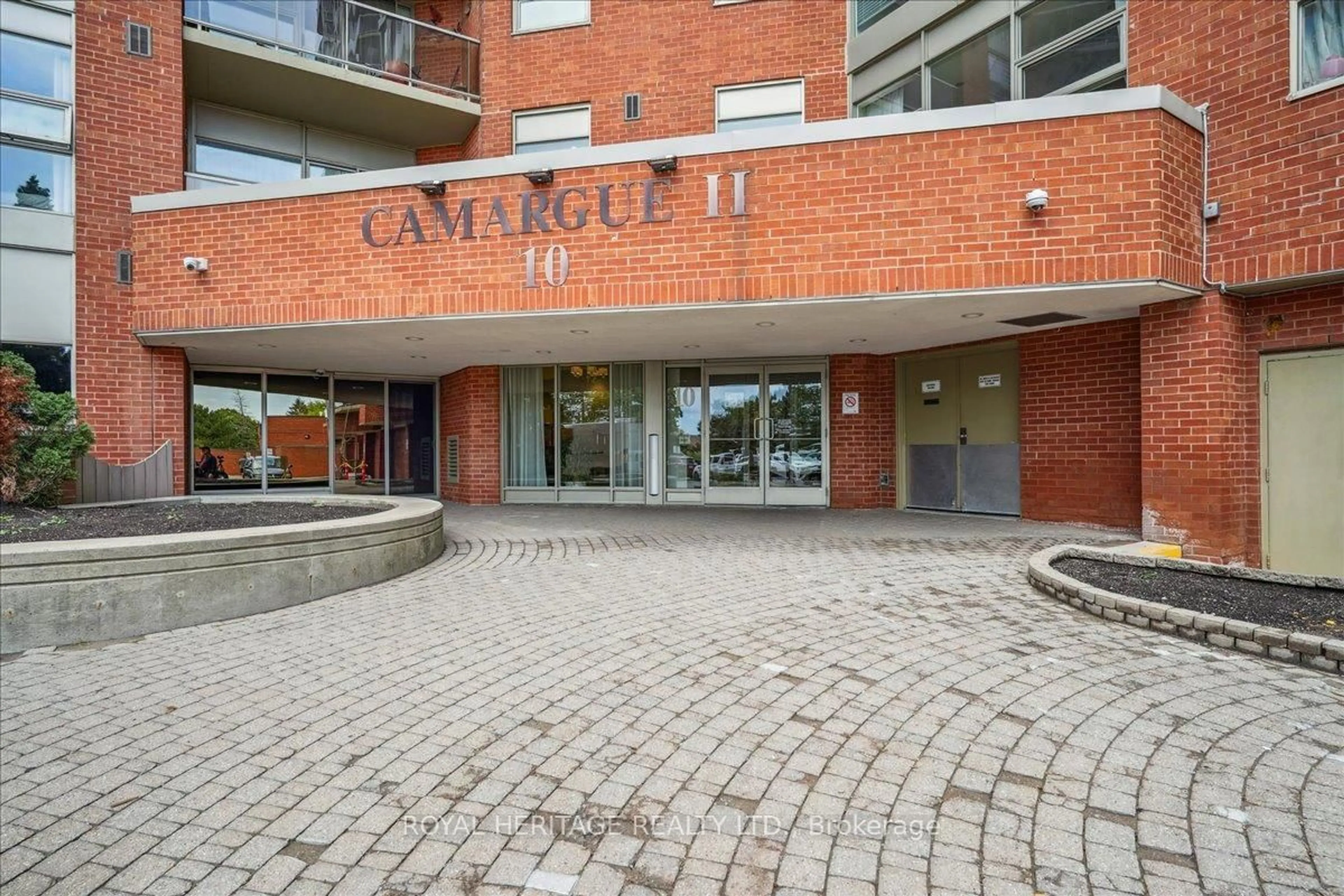 Indoor foyer for 20 Dean Park Rd #1116, Toronto Ontario M1B 3G9
