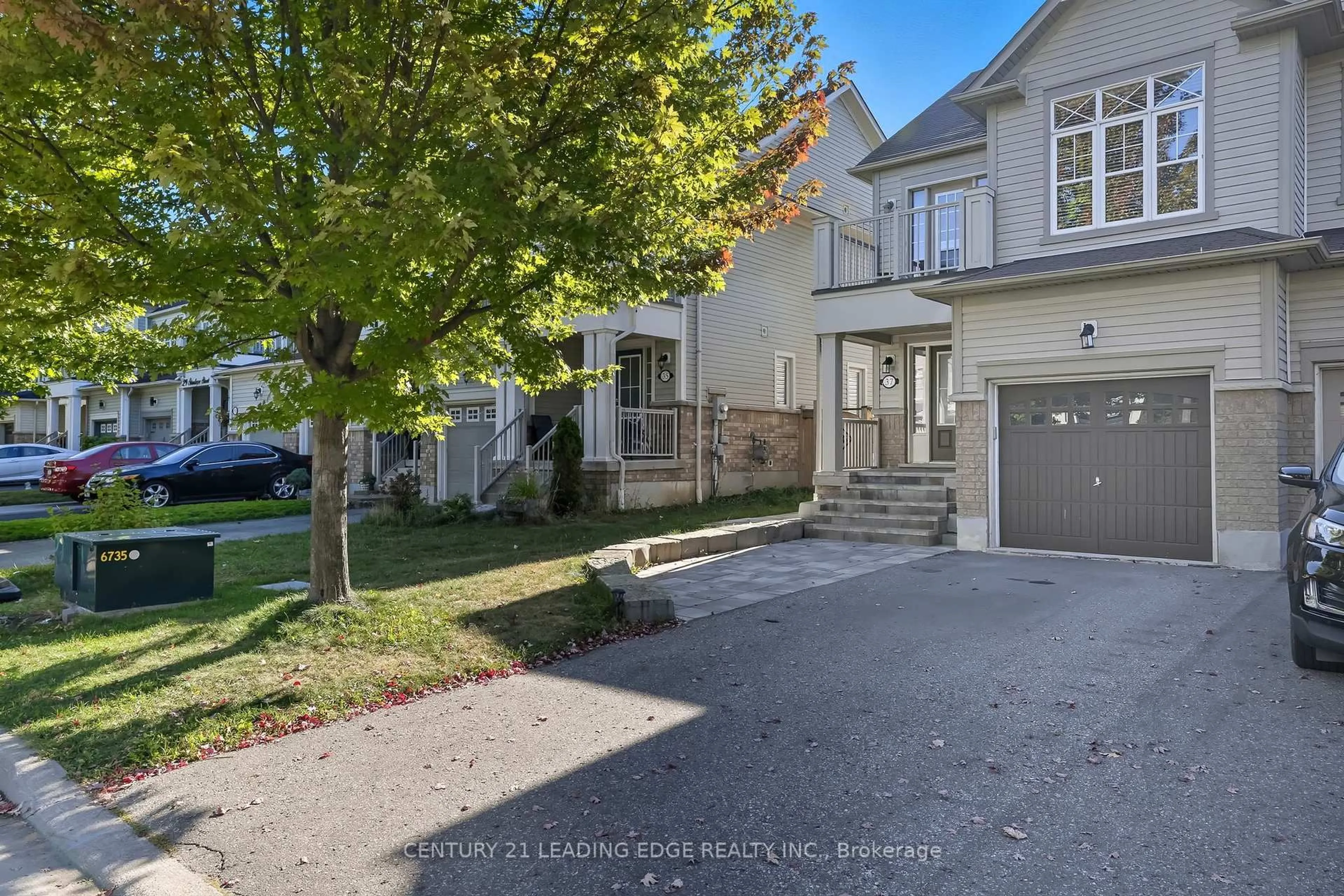 A pic from outside/outdoor area/front of a property/back of a property/a pic from drone, street for 37 Stanhope St, Whitby Ontario L1N 0H2