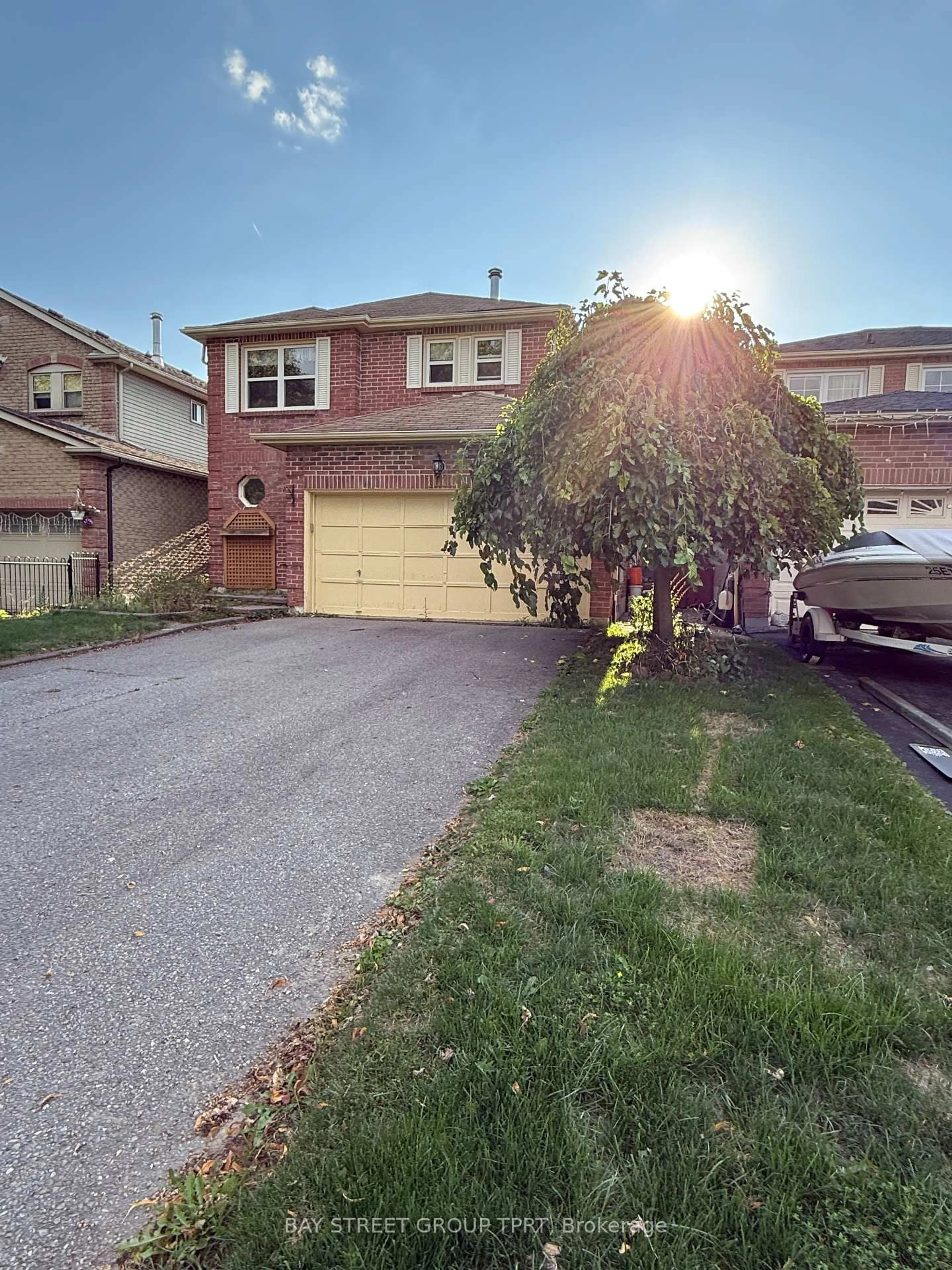 A pic from outside/outdoor area/front of a property/back of a property/a pic from drone, street for 1610 Rawlings Dr, Pickering Ontario L1V 5B5