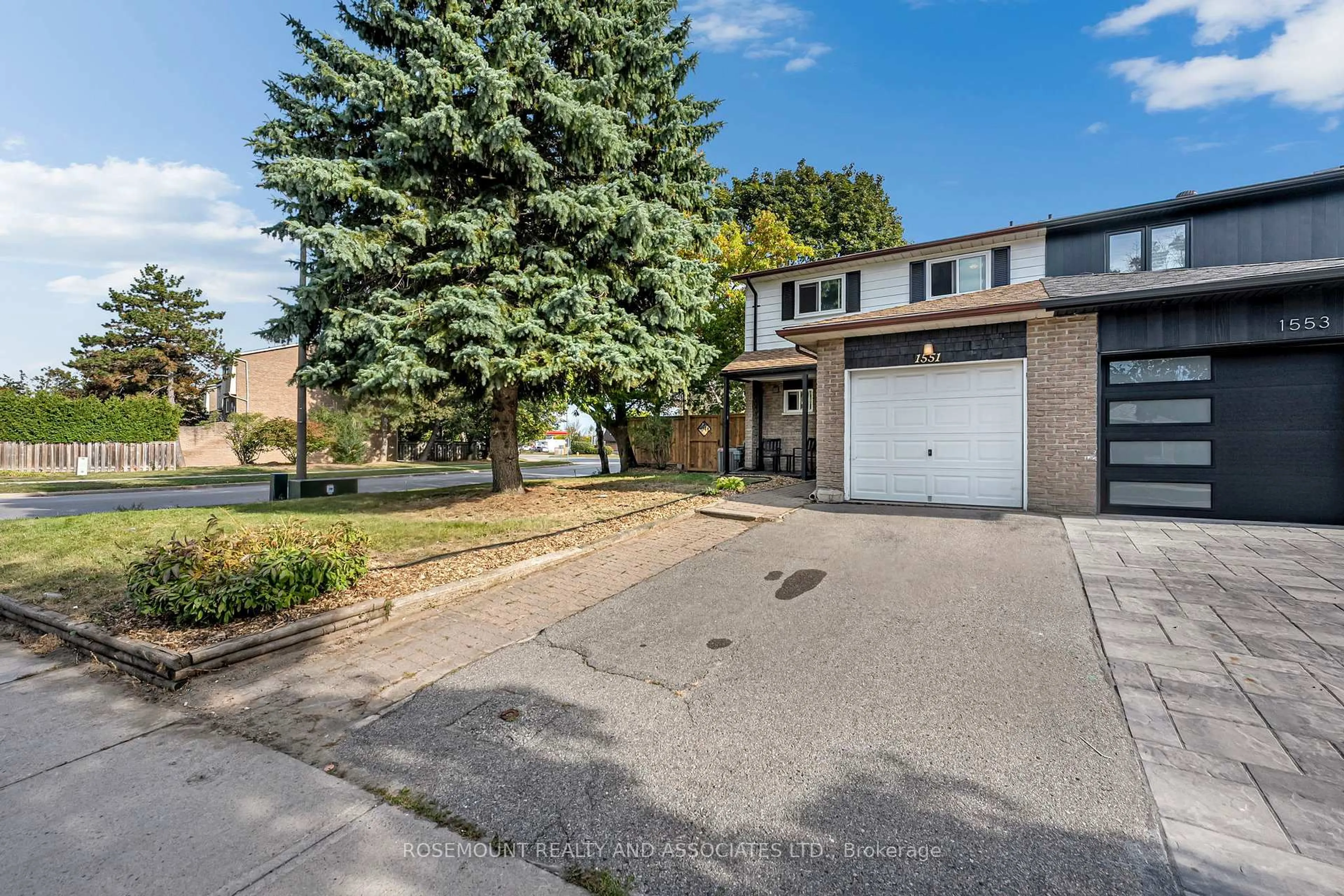 A pic from outside/outdoor area/front of a property/back of a property/a pic from drone, street for 1551 Alwin Circ, Pickering Ontario L1V 2W1