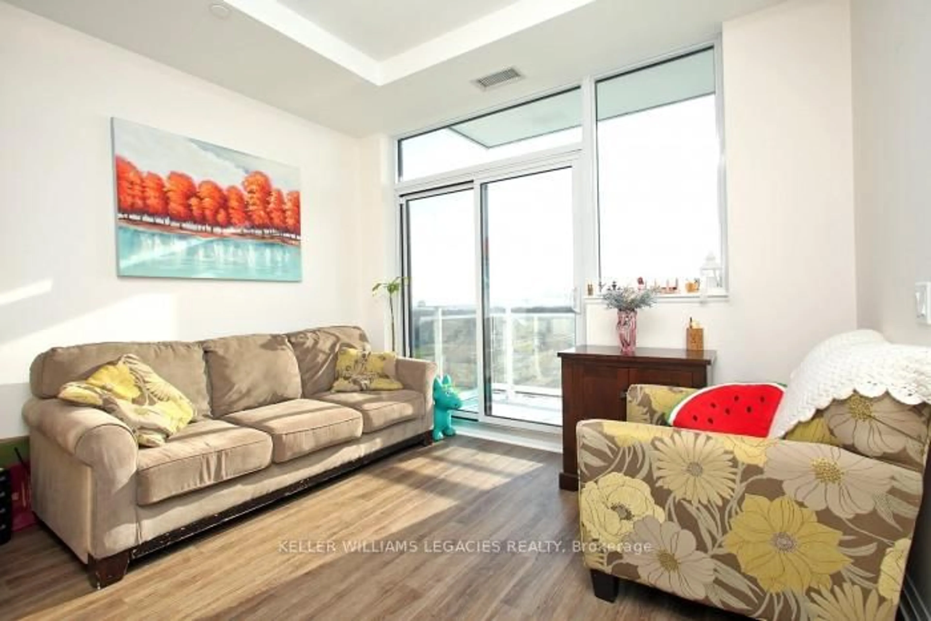 Living room with furniture, unknown for 286 Main St #903, Toronto Ontario M4C 0B3