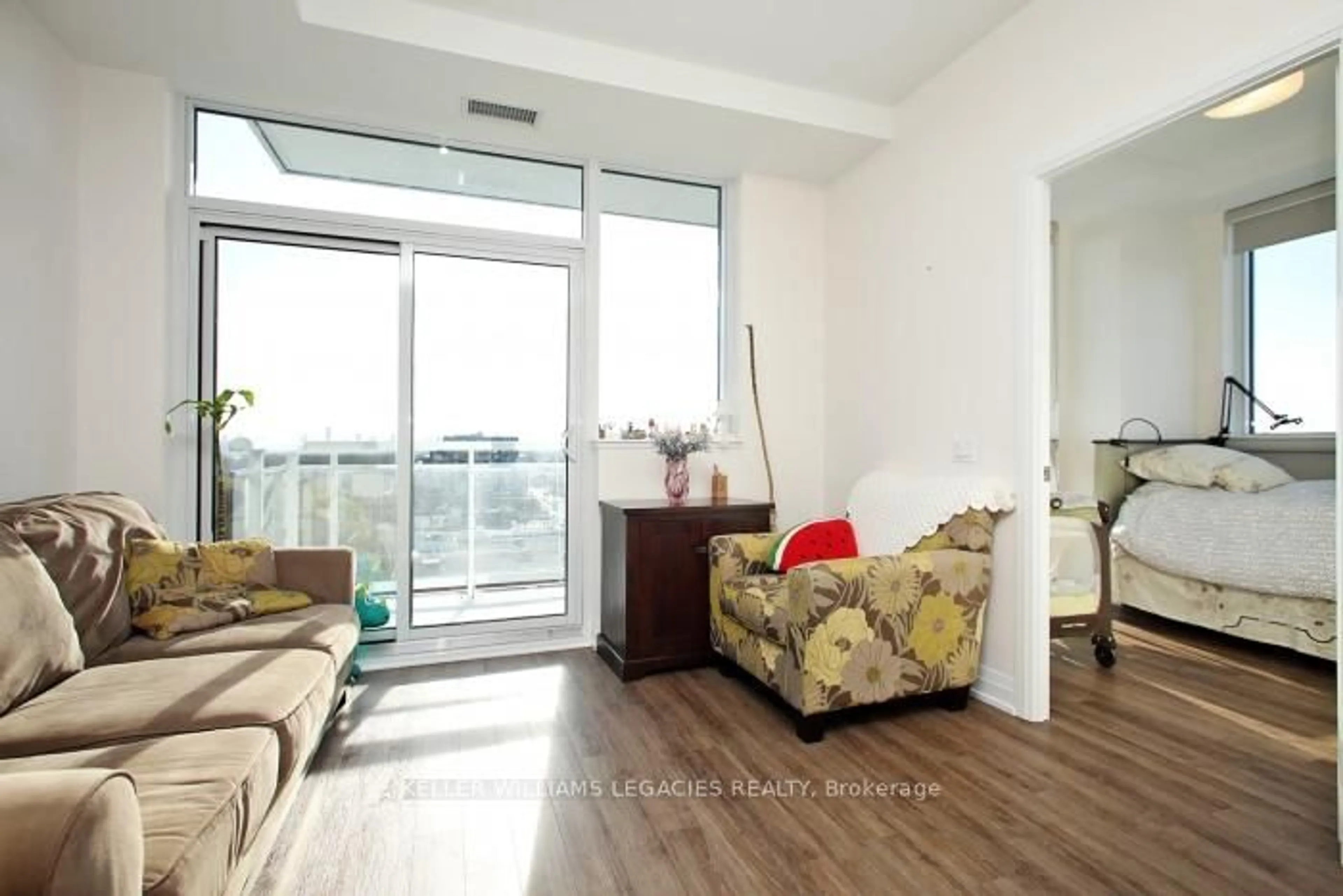 Living room with furniture, wood/laminate floor for 286 Main St #903, Toronto Ontario M4C 0B3