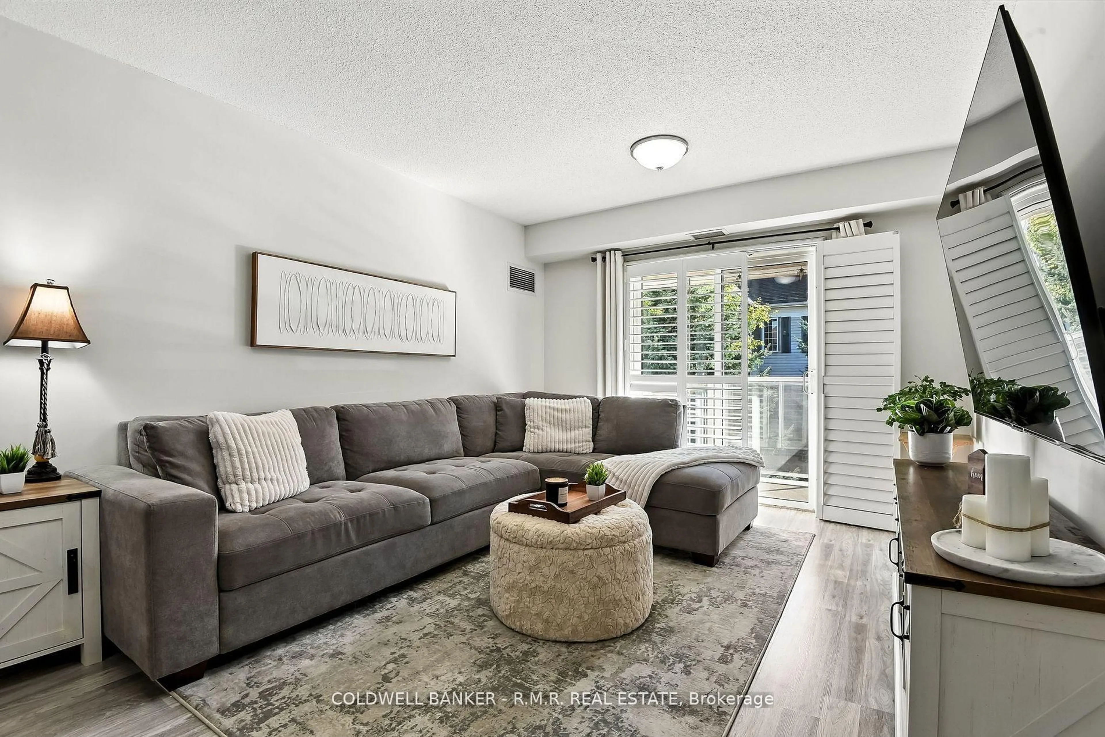 Living room with furniture, unknown for 124 Aspen Springs Dr #310, Clarington Ontario L1C 0G8