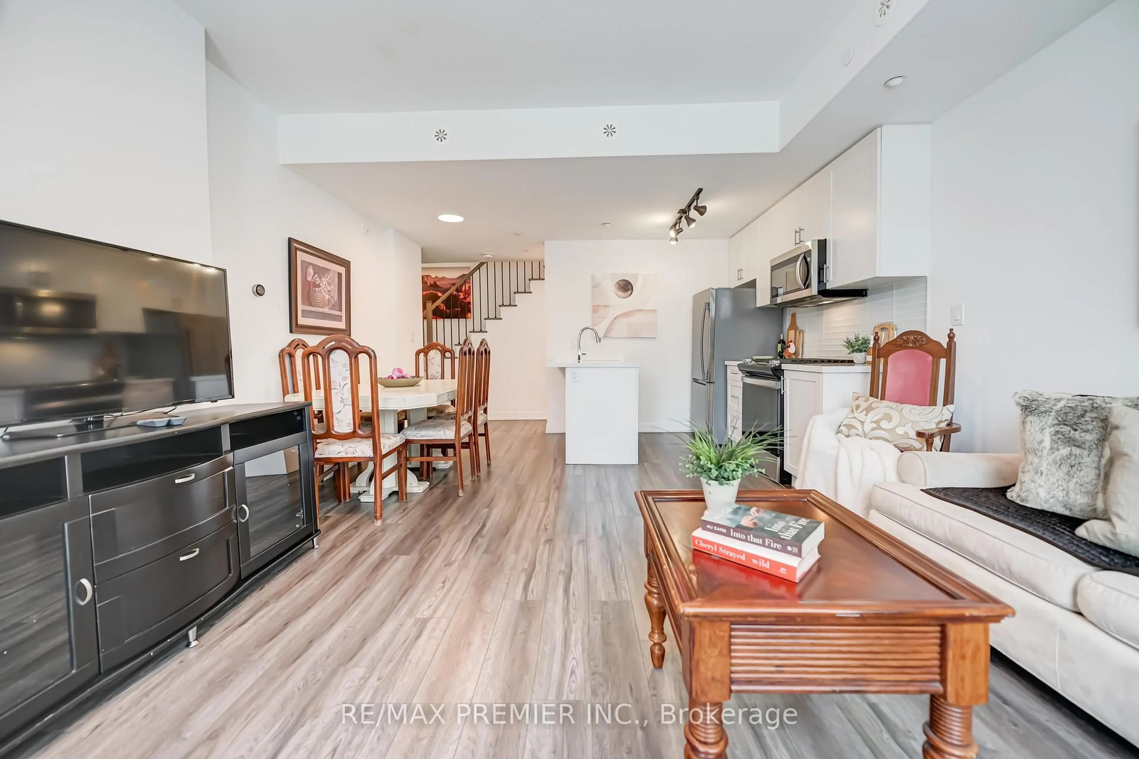 Open concept kitchen, unknown for 1479 O'Connor Dr #8, Toronto Ontario M4B 0A7