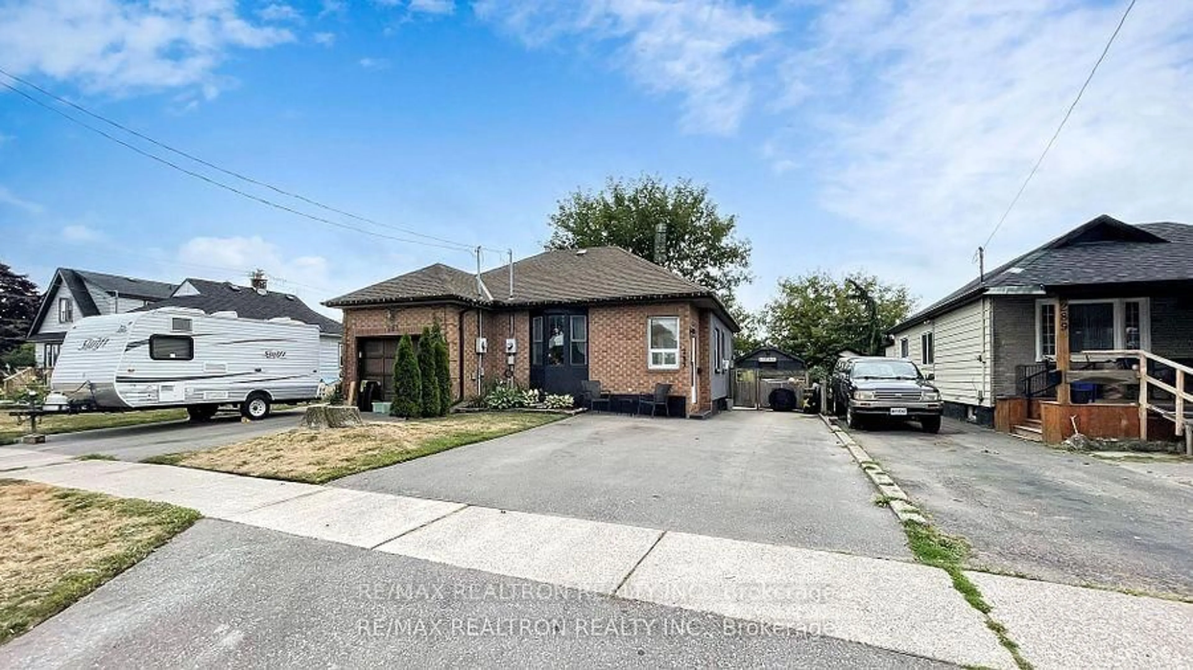 Unknown for 283 College Ave, Oshawa Ontario L1J 1R9