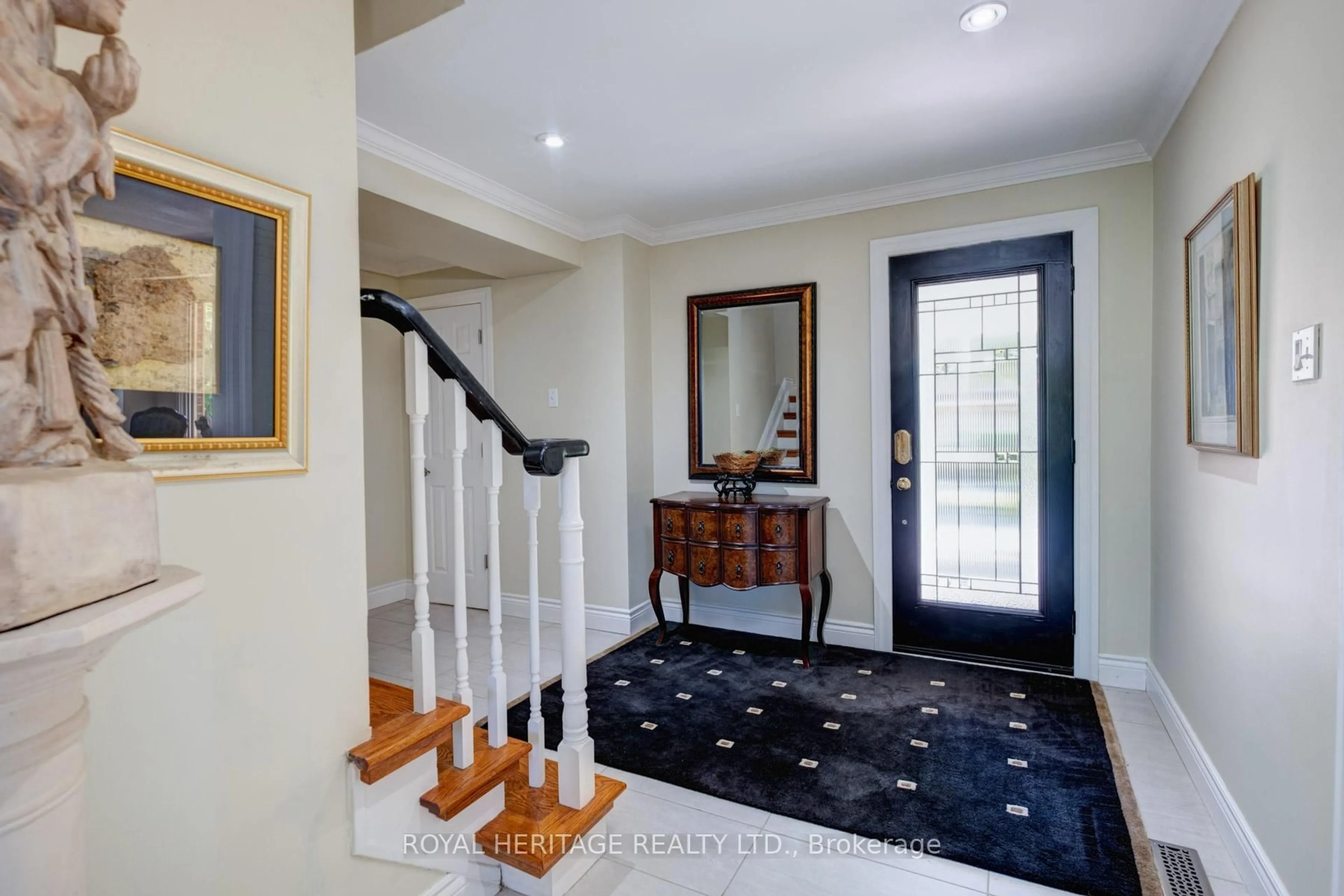 Indoor entryway for 10 Anstead Cres, Ajax Ontario L1S 3X8