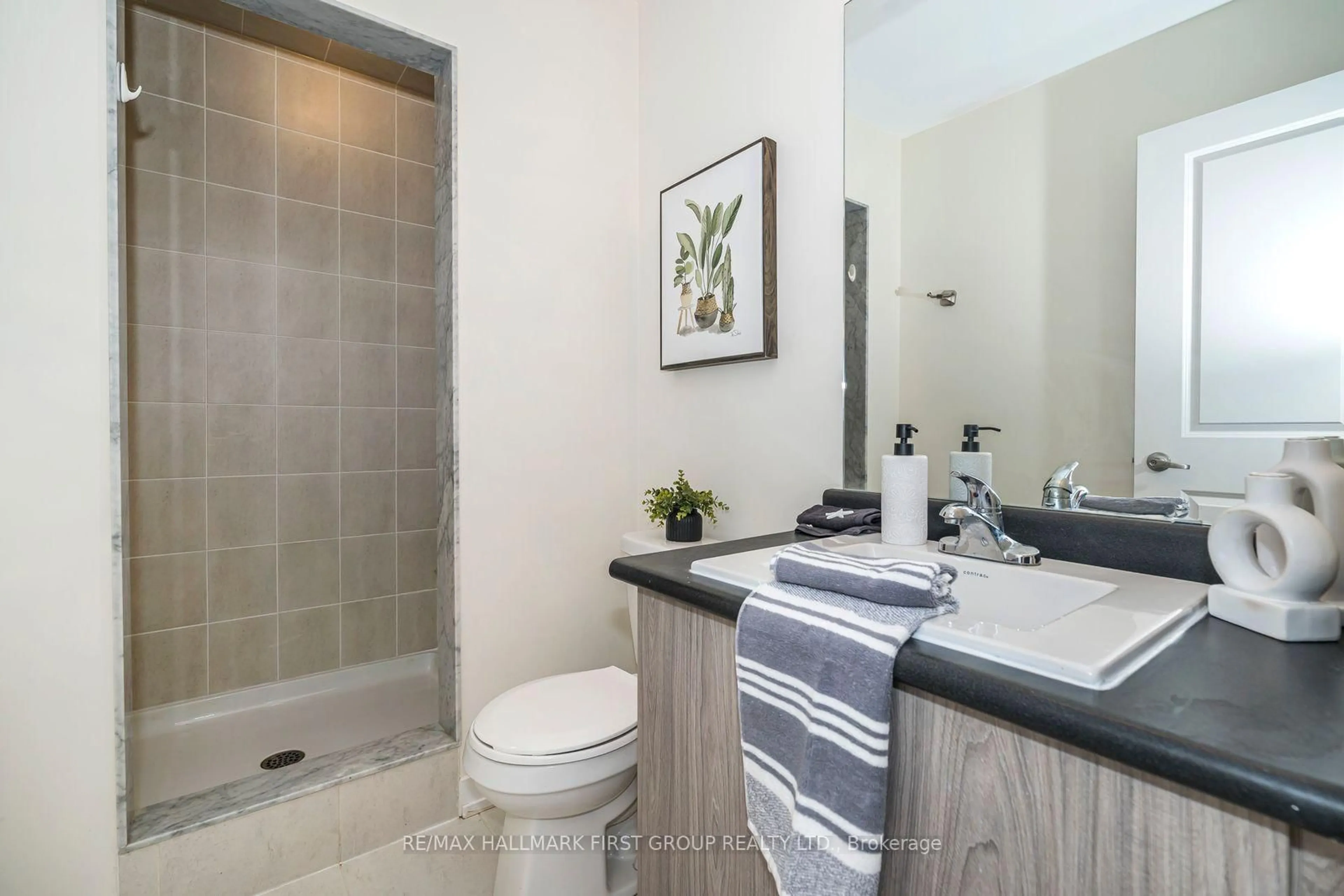 Standard bathroom, ceramic/tile floor for 2519 Castlegate Crossing Dr, Pickering Ontario L1X 0H8