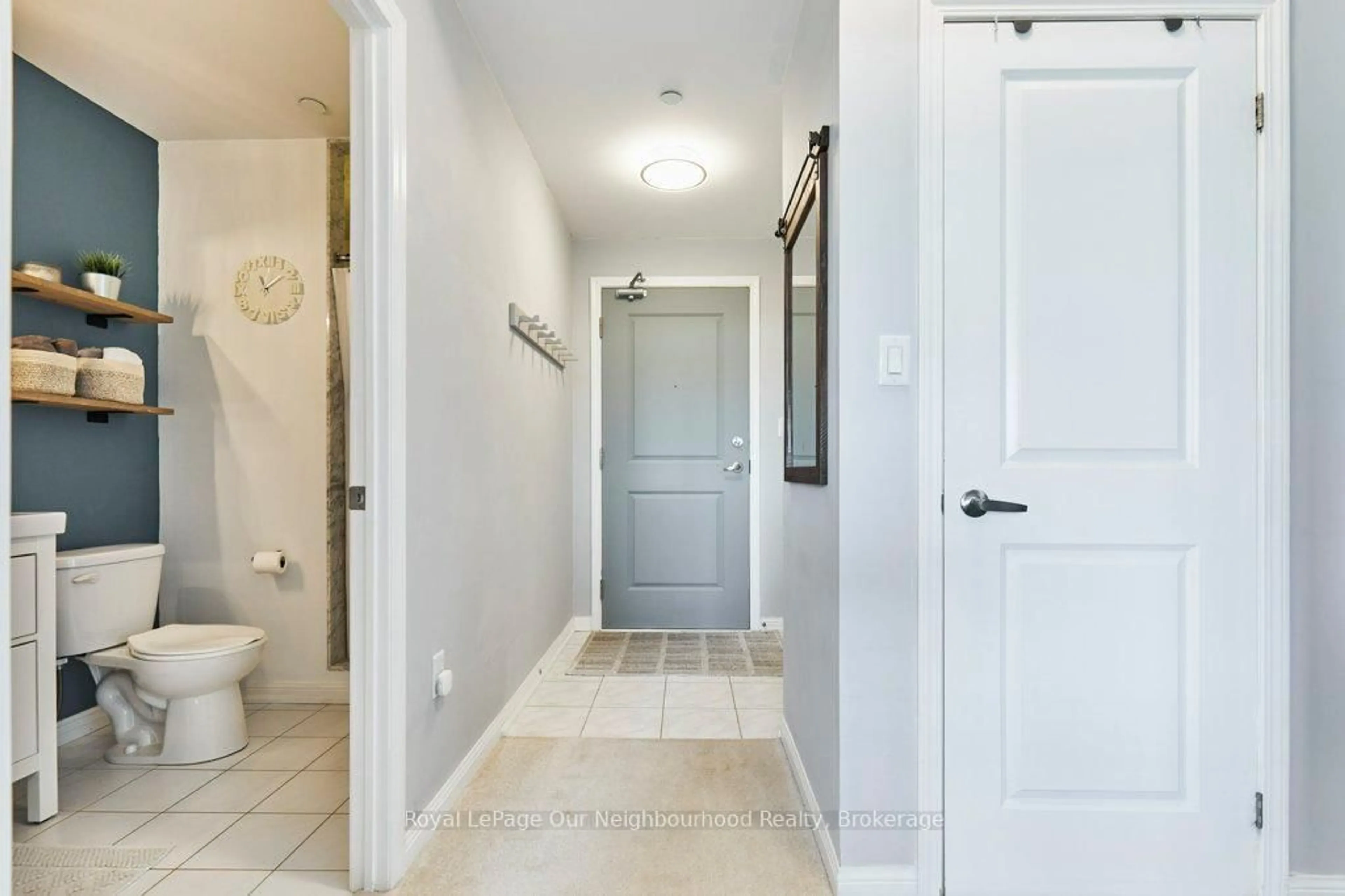 Indoor entryway for 80 Aspen Springs Dr #422, Clarington Ontario L1C 0V4