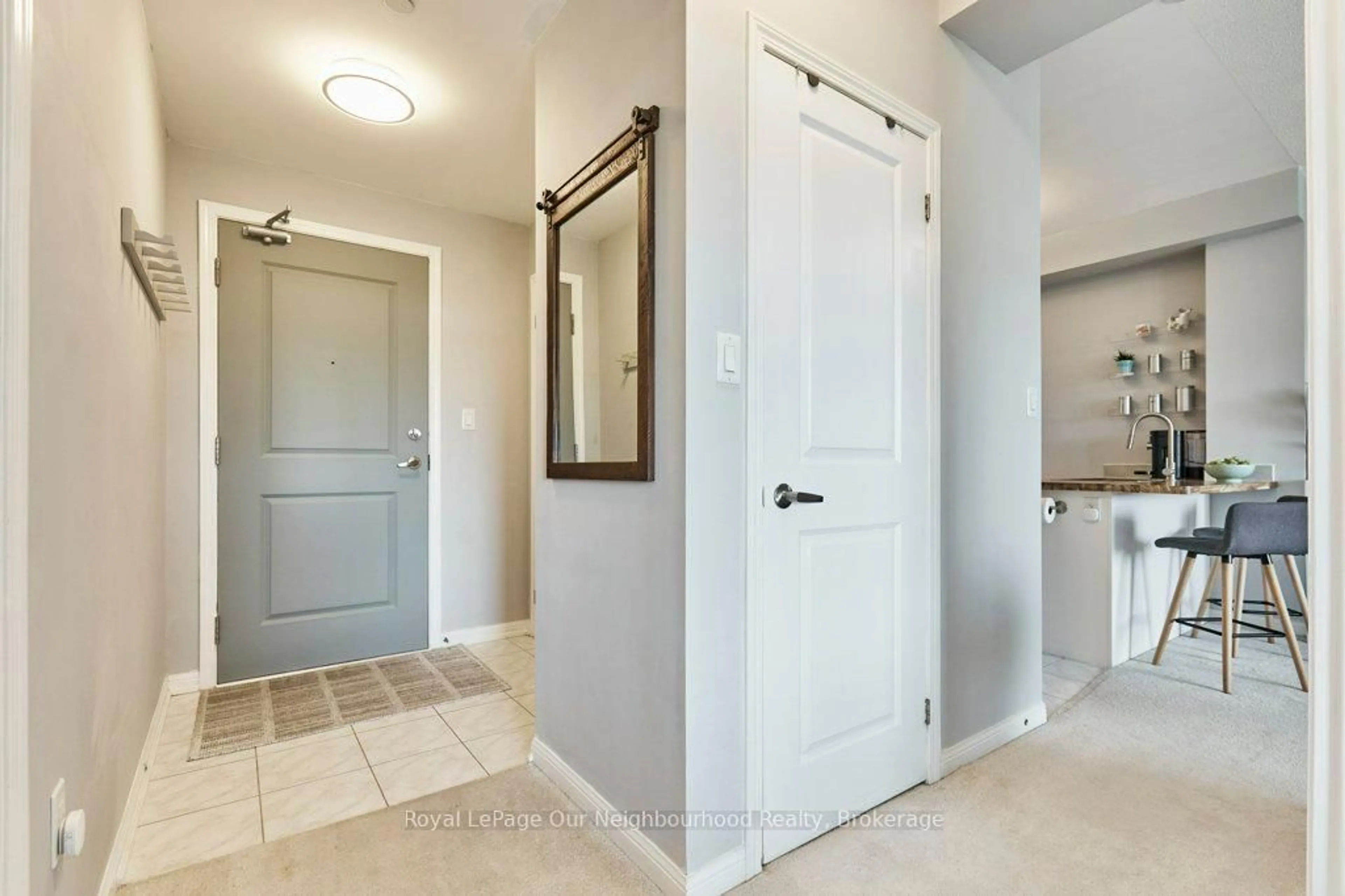 Indoor entryway for 80 Aspen Springs Dr #422, Clarington Ontario L1C 0V4
