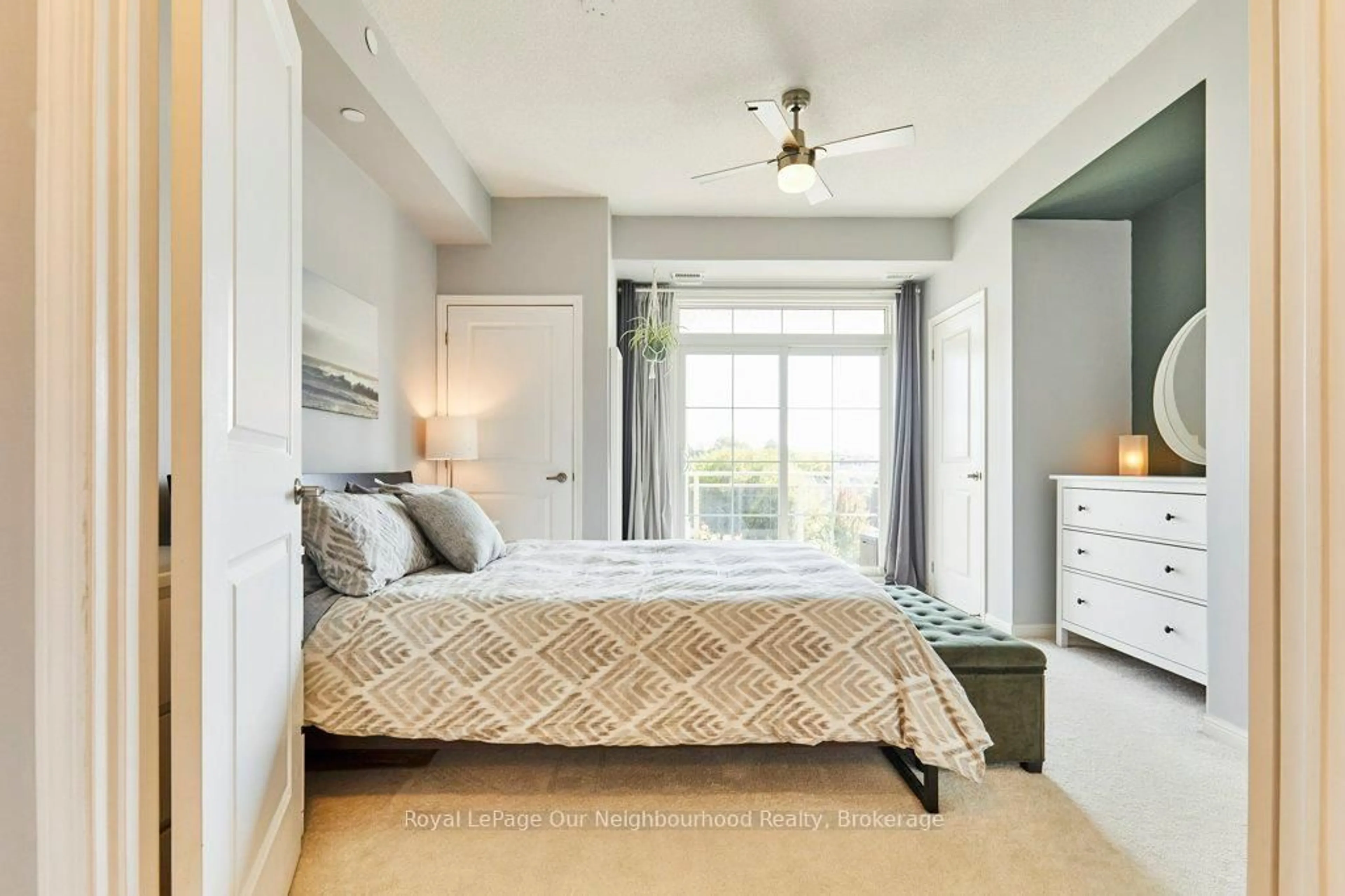 Bedroom with bed, unknown for 80 Aspen Springs Dr #422, Clarington Ontario L1C 0V4