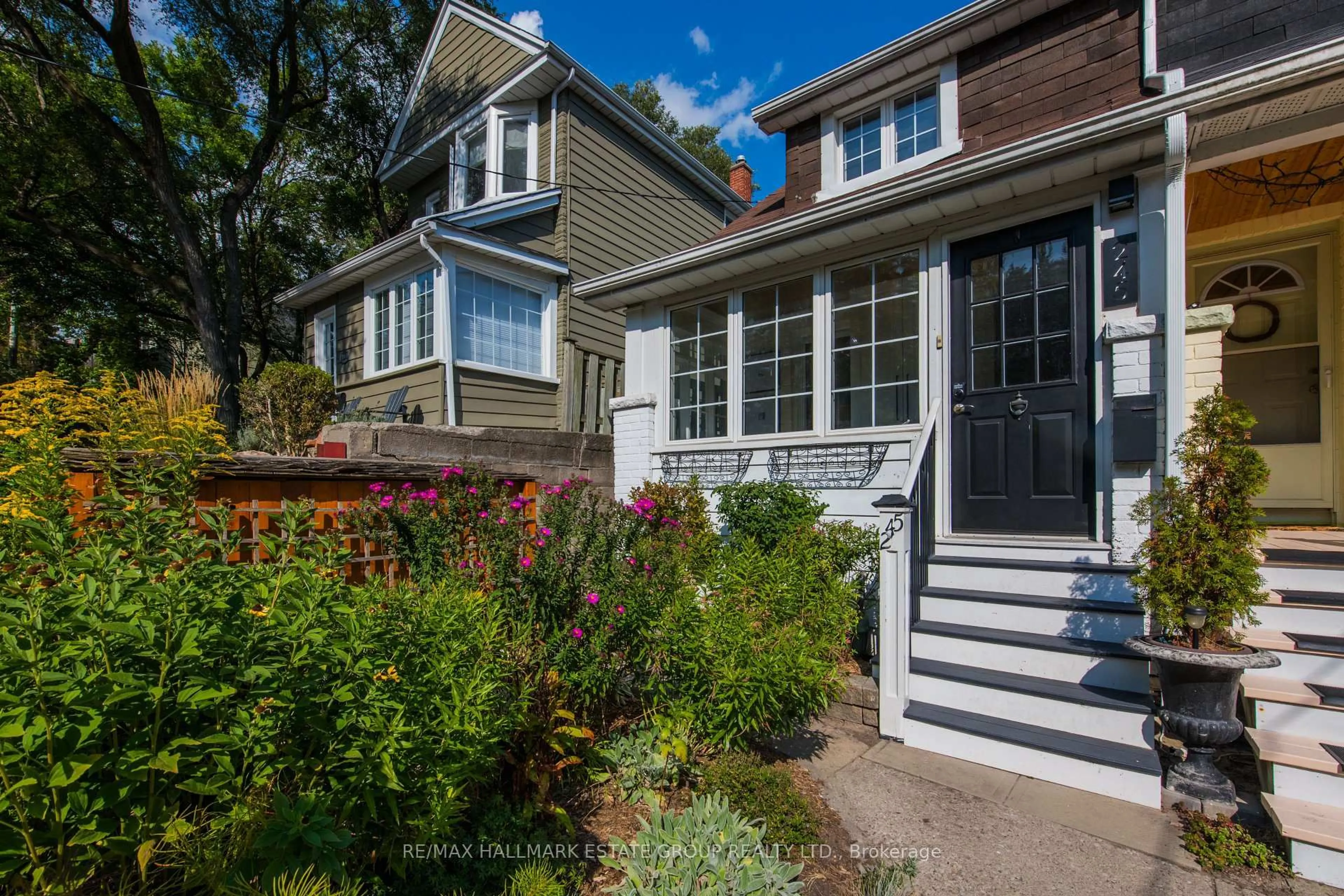Home with vinyl exterior material, street for 245 Kenilworth Ave, Toronto Ontario M4L 3S7