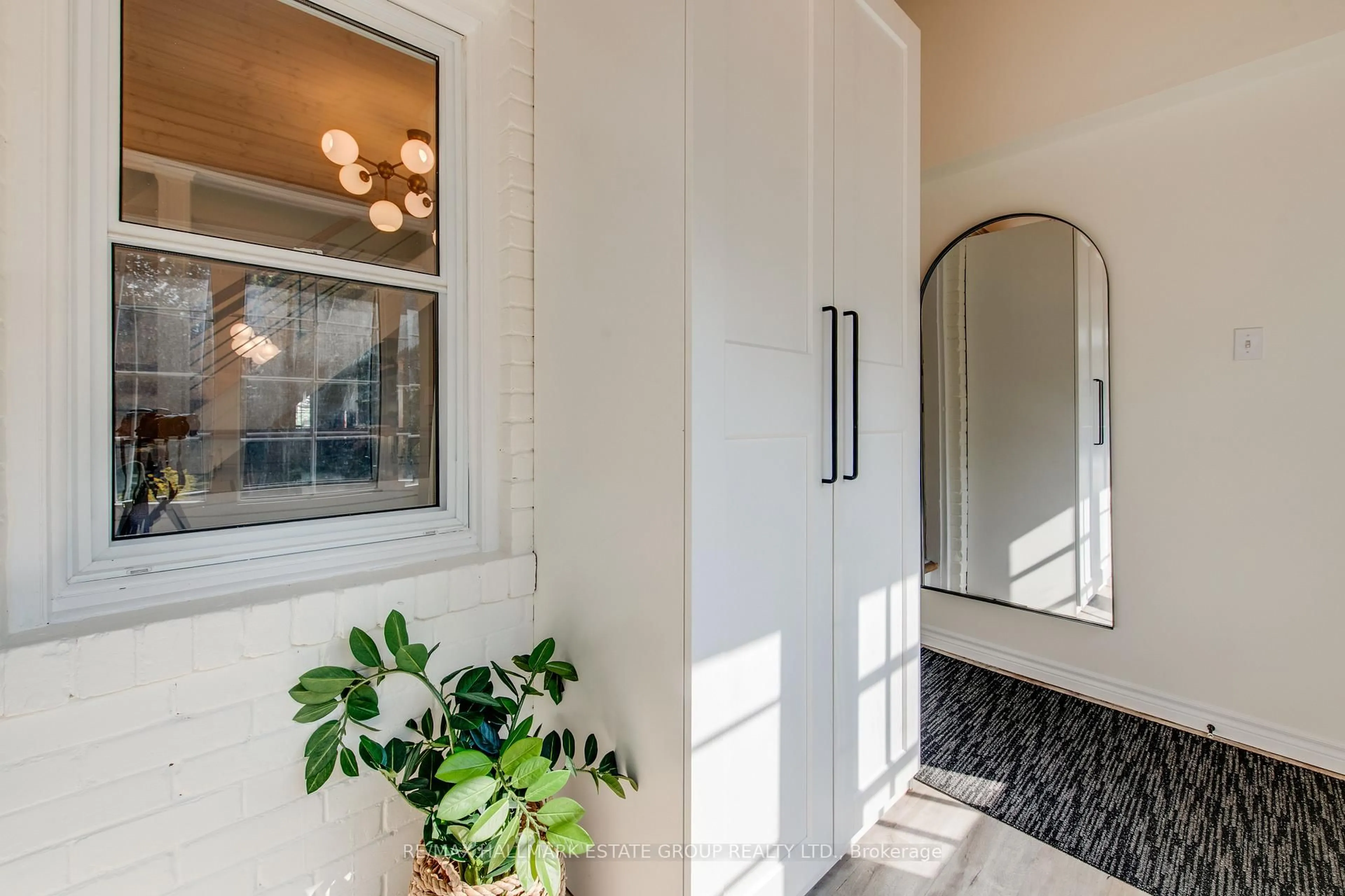 Indoor entryway for 245 Kenilworth Ave, Toronto Ontario M4L 3S7