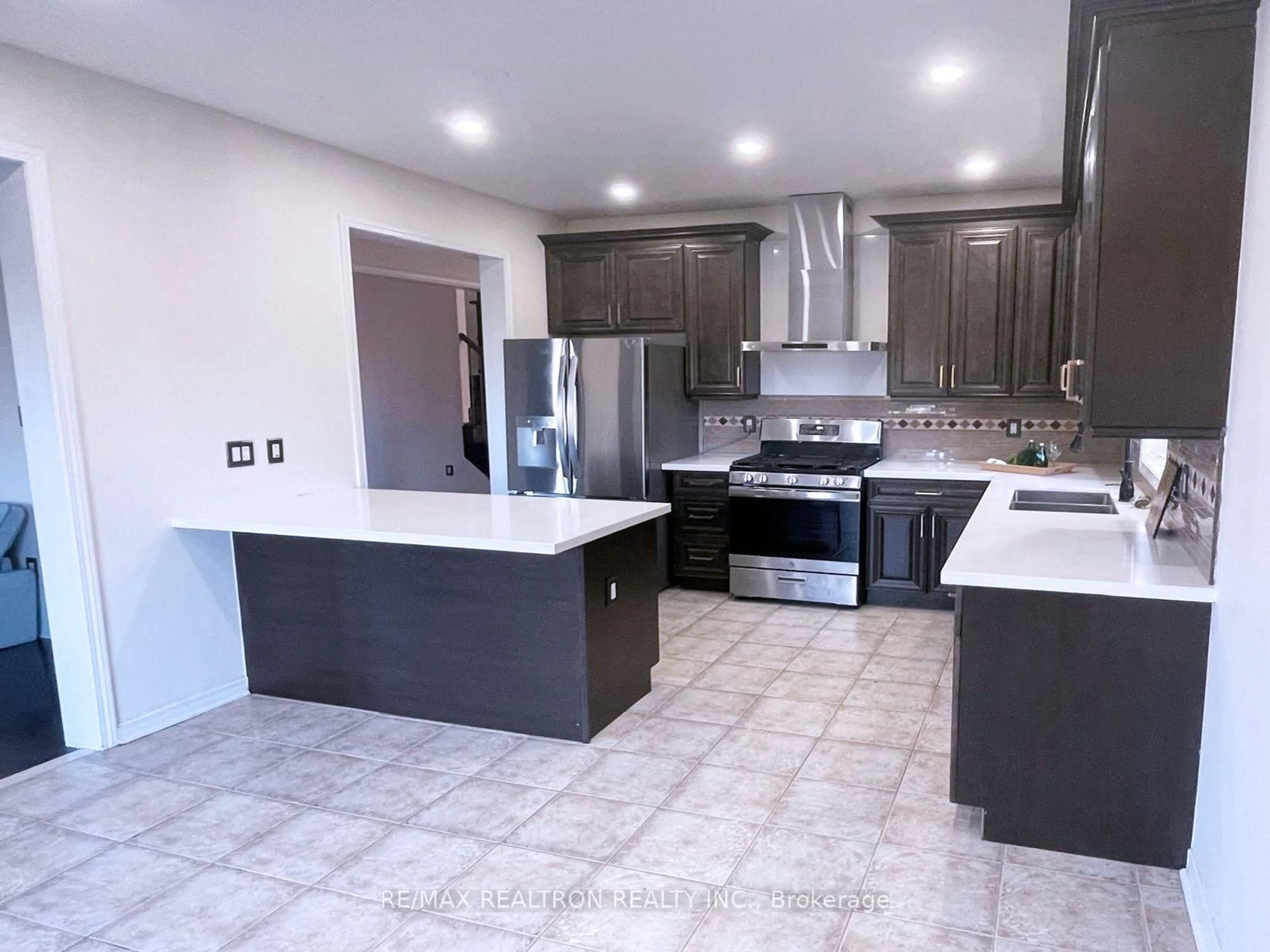 Open concept kitchen, ceramic/tile floor for 51 Swindells St, Clarington Ontario L1C 0K3