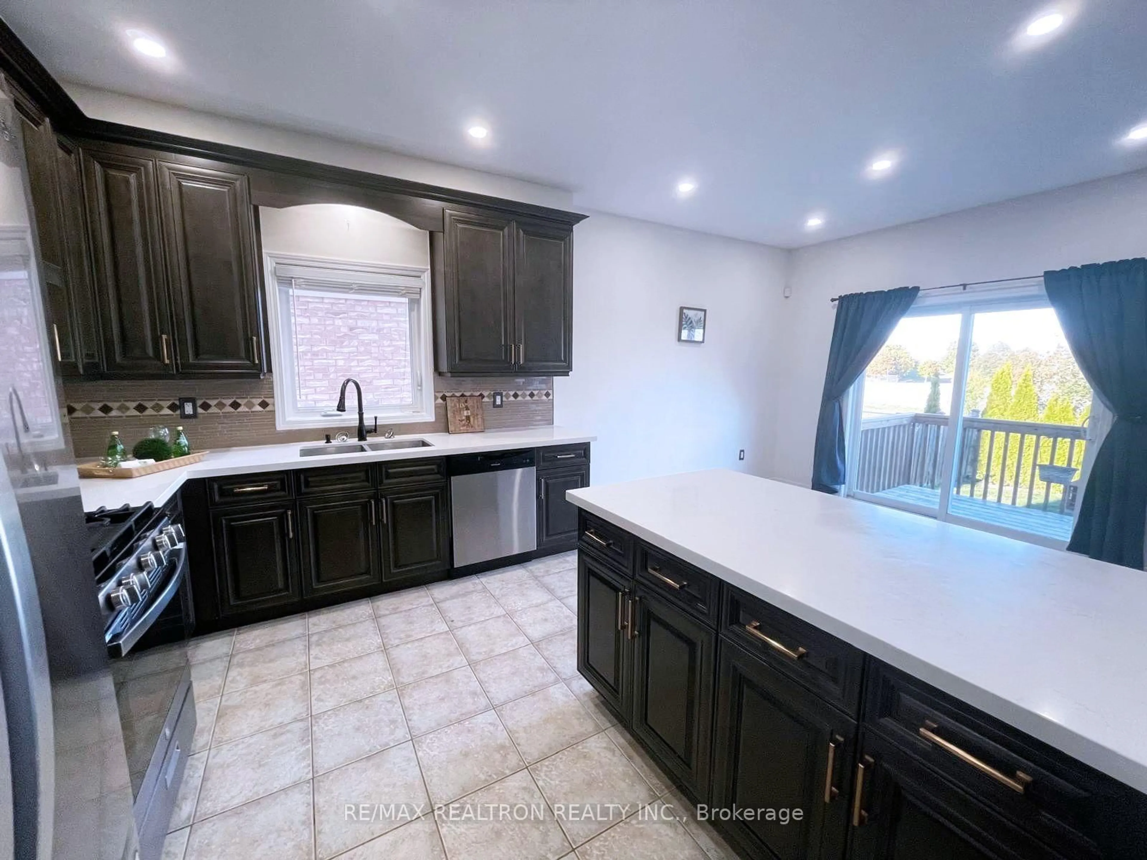 Open concept kitchen, ceramic/tile floor for 51 Swindells St, Clarington Ontario L1C 0K3