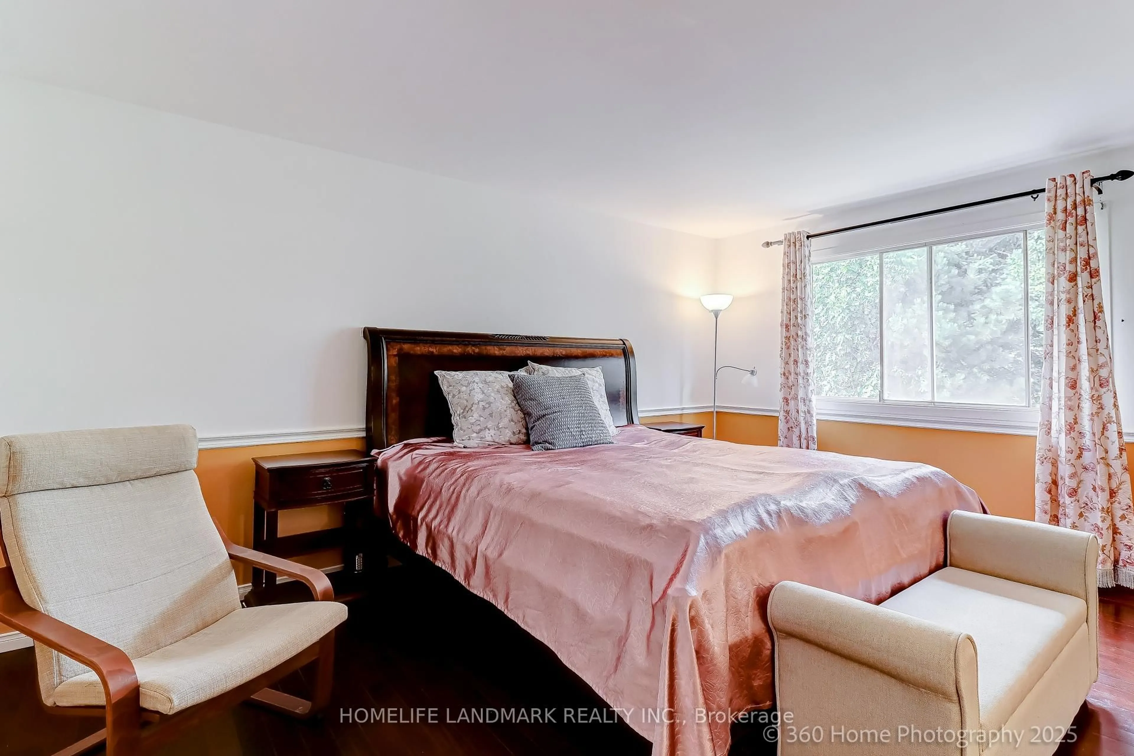Bedroom with bed, wood/laminate floor for 87 Silversted Dr, Toronto Ontario M1S 3G4