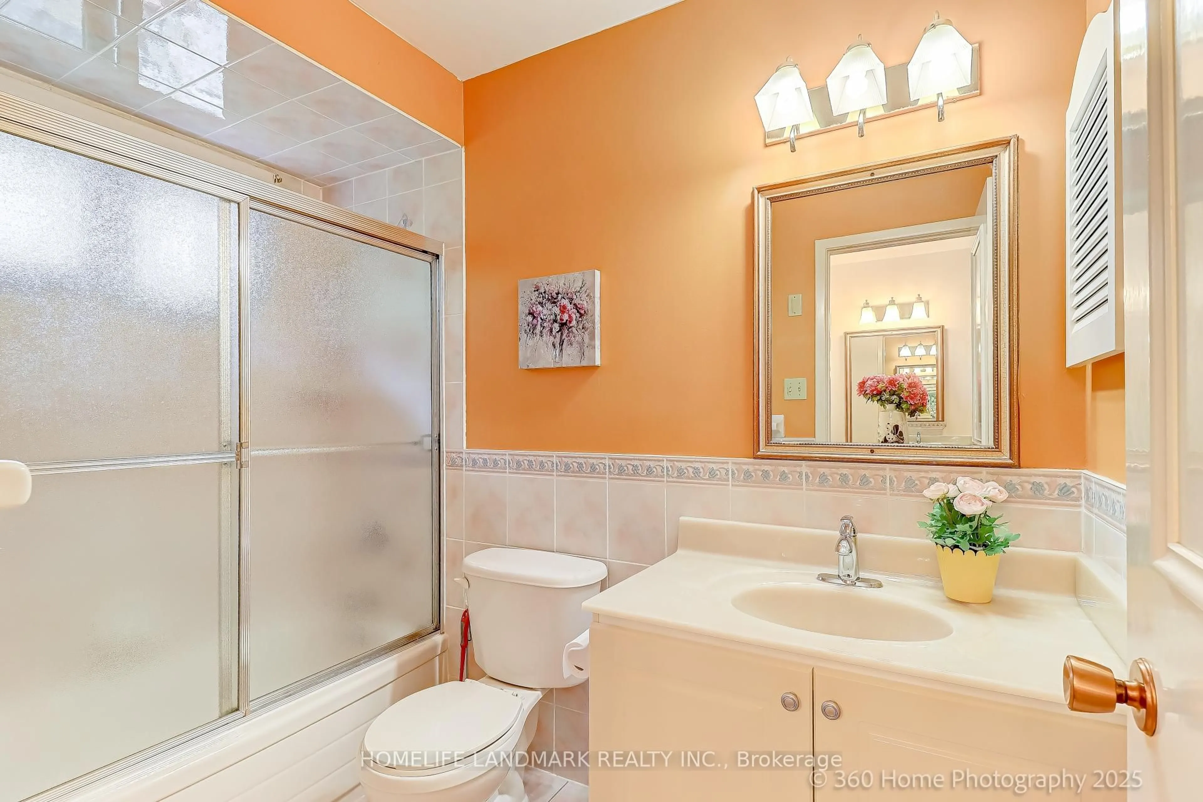 Standard bathroom, ceramic/tile floor for 87 Silversted Dr, Toronto Ontario M1S 3G4